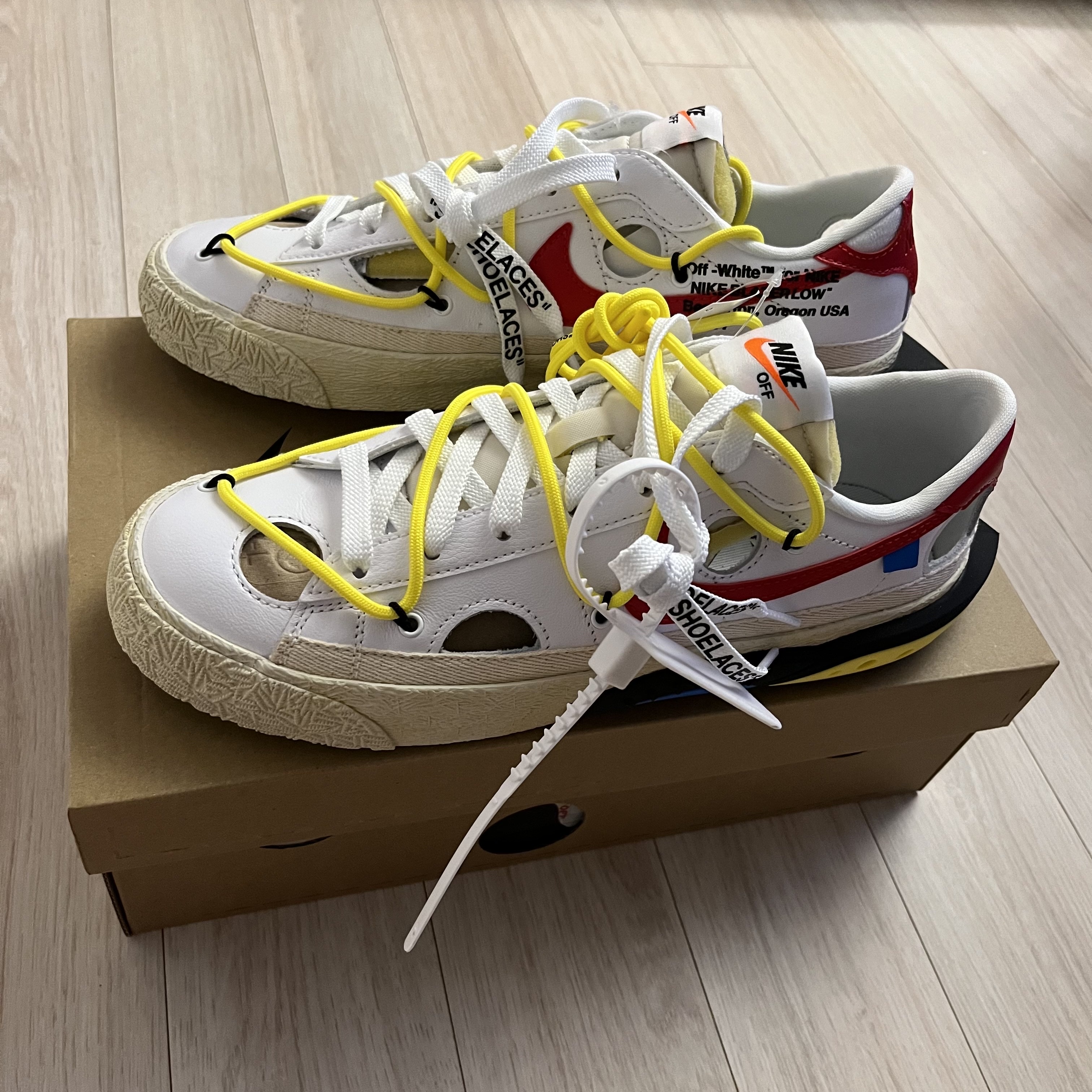 Nike x Off-White Blazer Low '77 White and University Red 착용 스타일