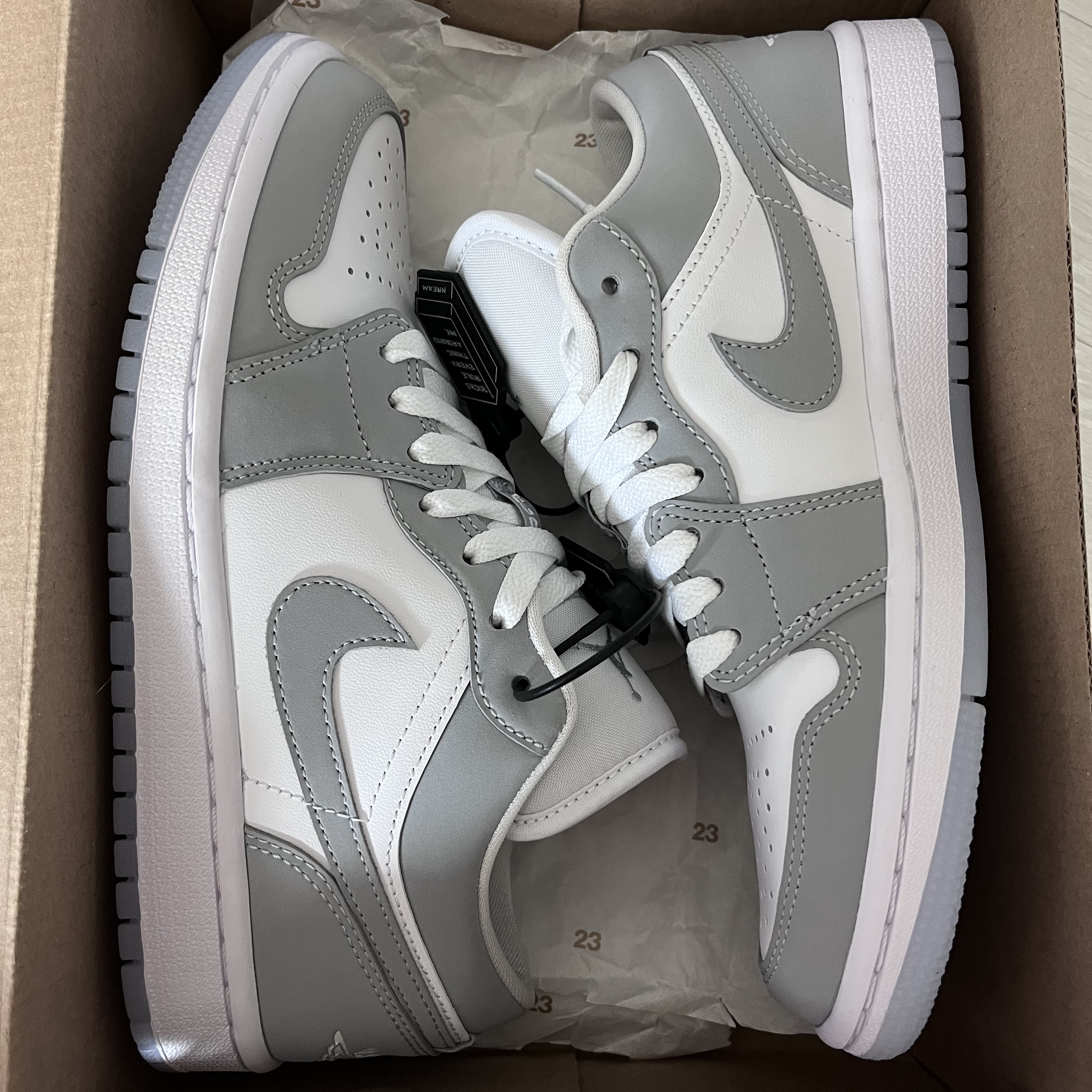 (W) Jordan 1 Low White Wolf Grey 착용 스타일