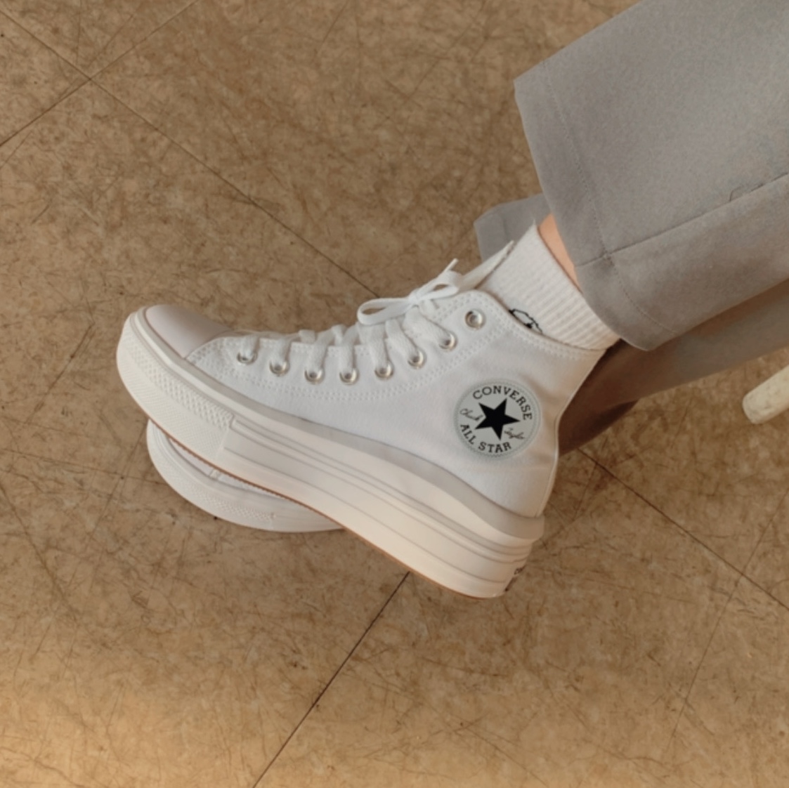 (W) Converse Chuck Taylor All Star Move High White 착용 스타일 - 1