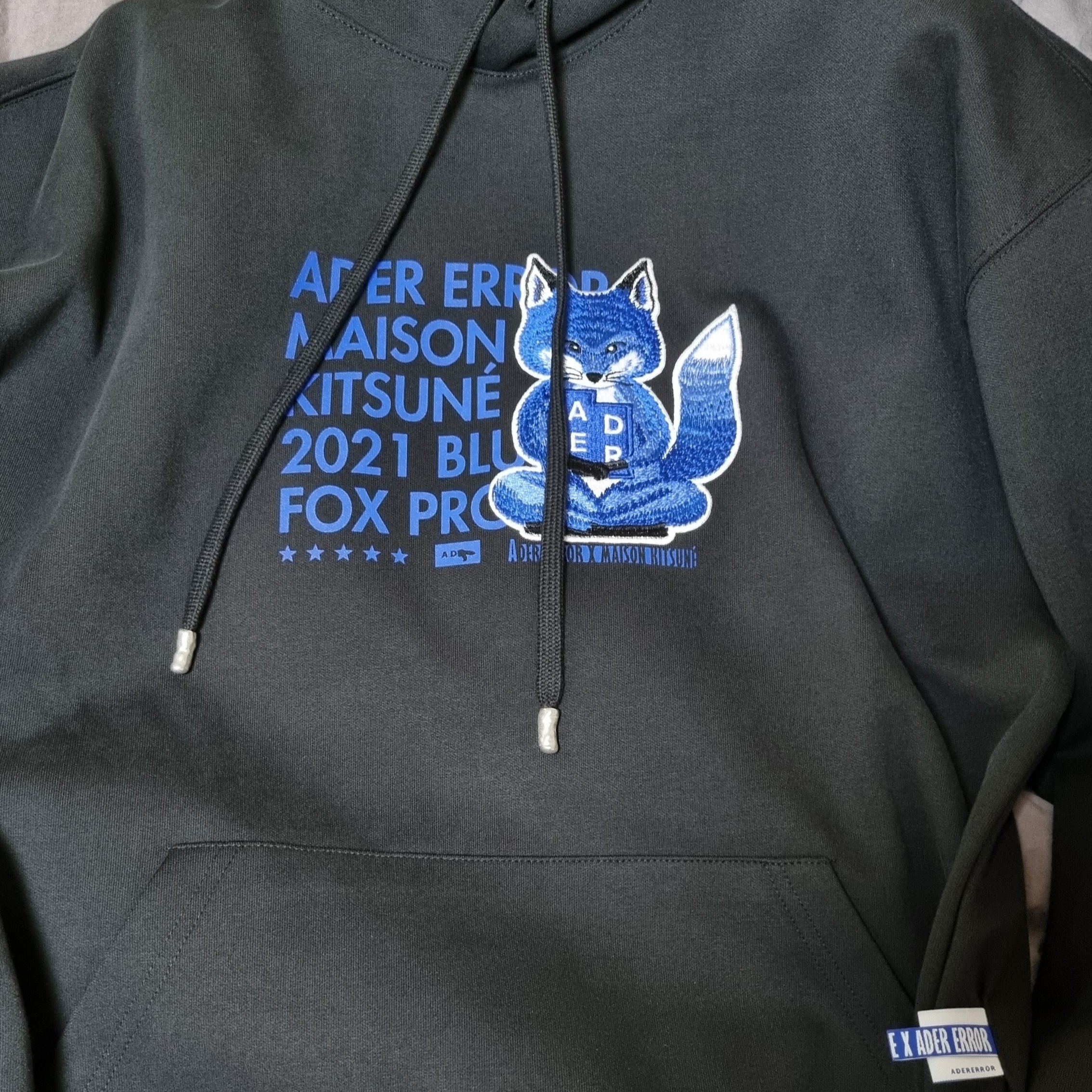 Maison Kitsune x Ader Error Meditation Fox Hoodie Black 착용 스타일 - 2