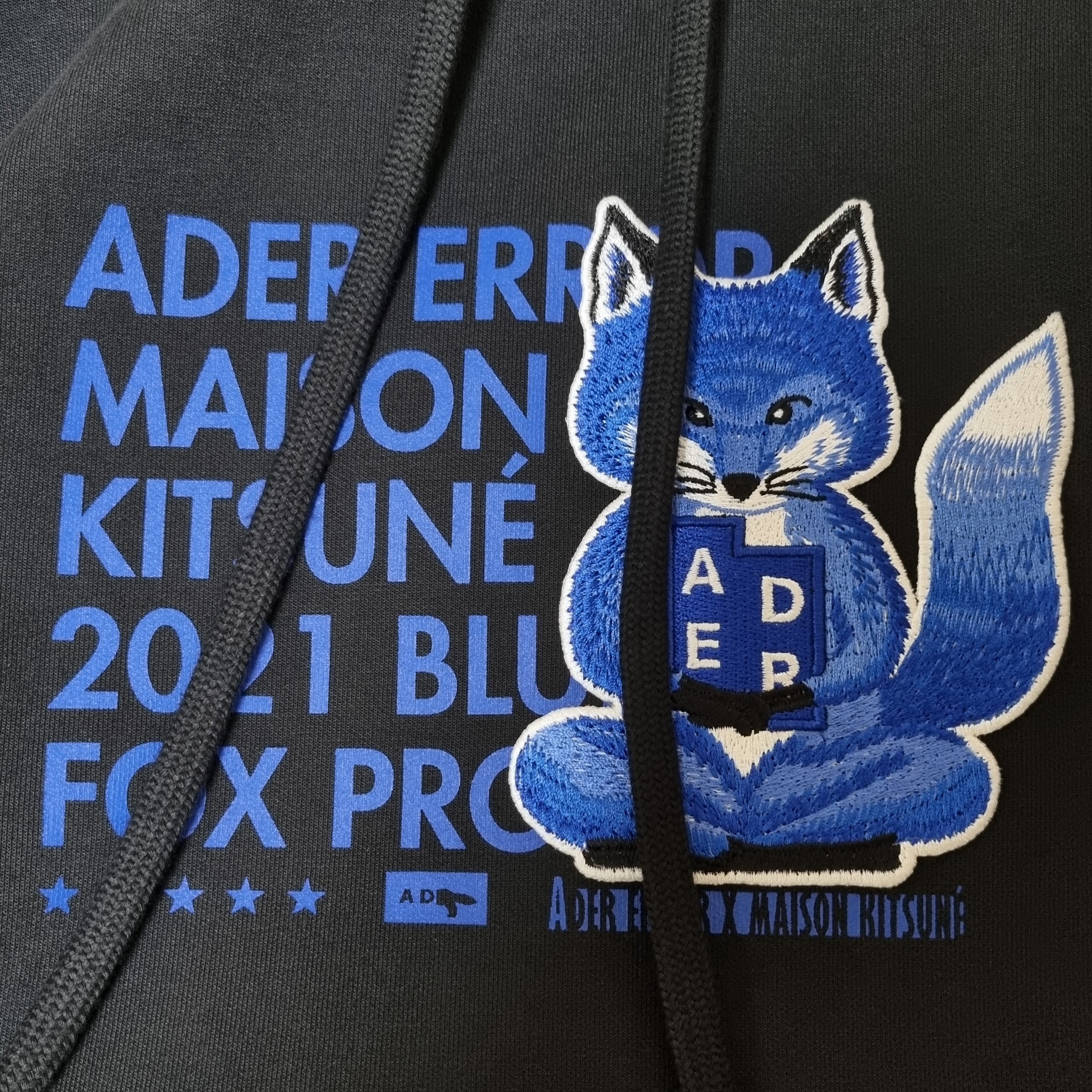 Maison Kitsune x Ader Error Meditation Fox Hoodie Black 착용 스타일 - 1
