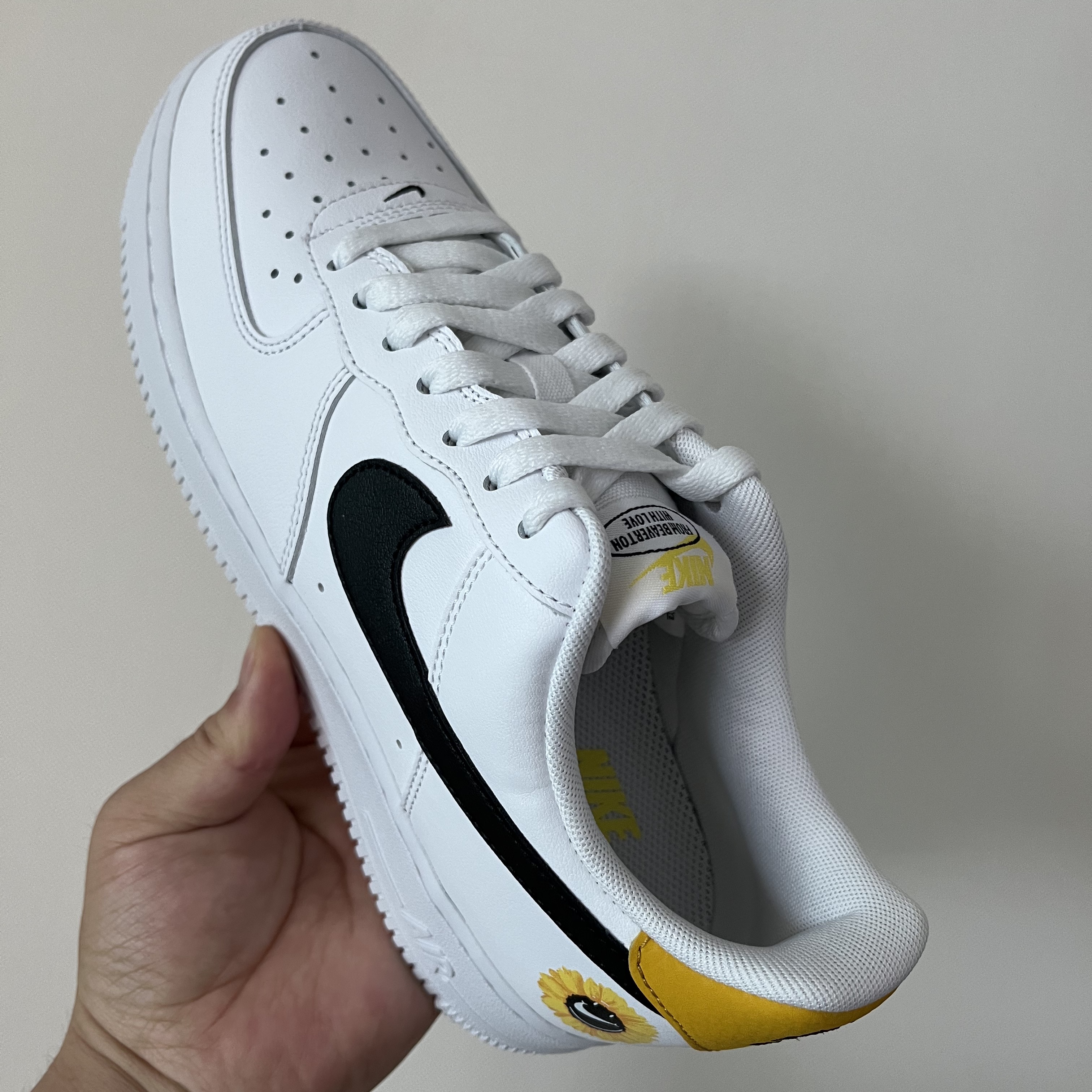 Nike Air Force 1 '07 LV8 2 Have a Nike Day 착용 스타일 - 3