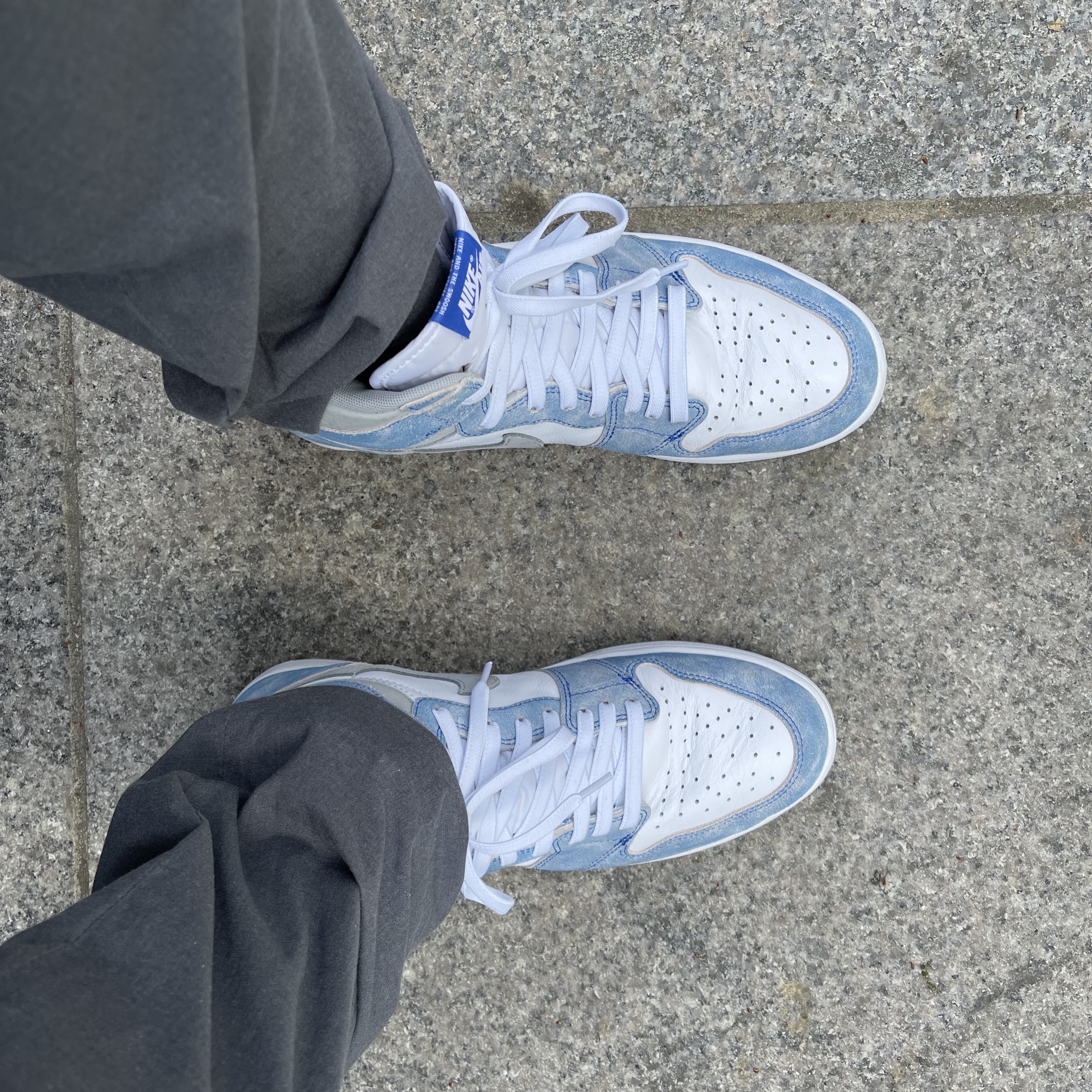 Jordan 1 Retro High OG Hyper Royal 착용 스타일 - 3