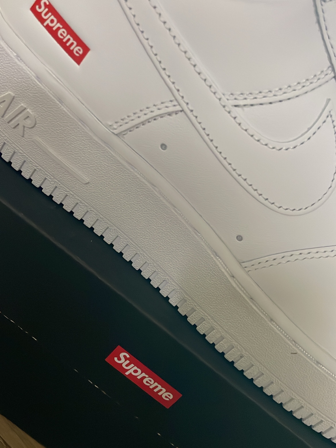 Nike x Supreme Air Force 1 Low White 착용 스타일