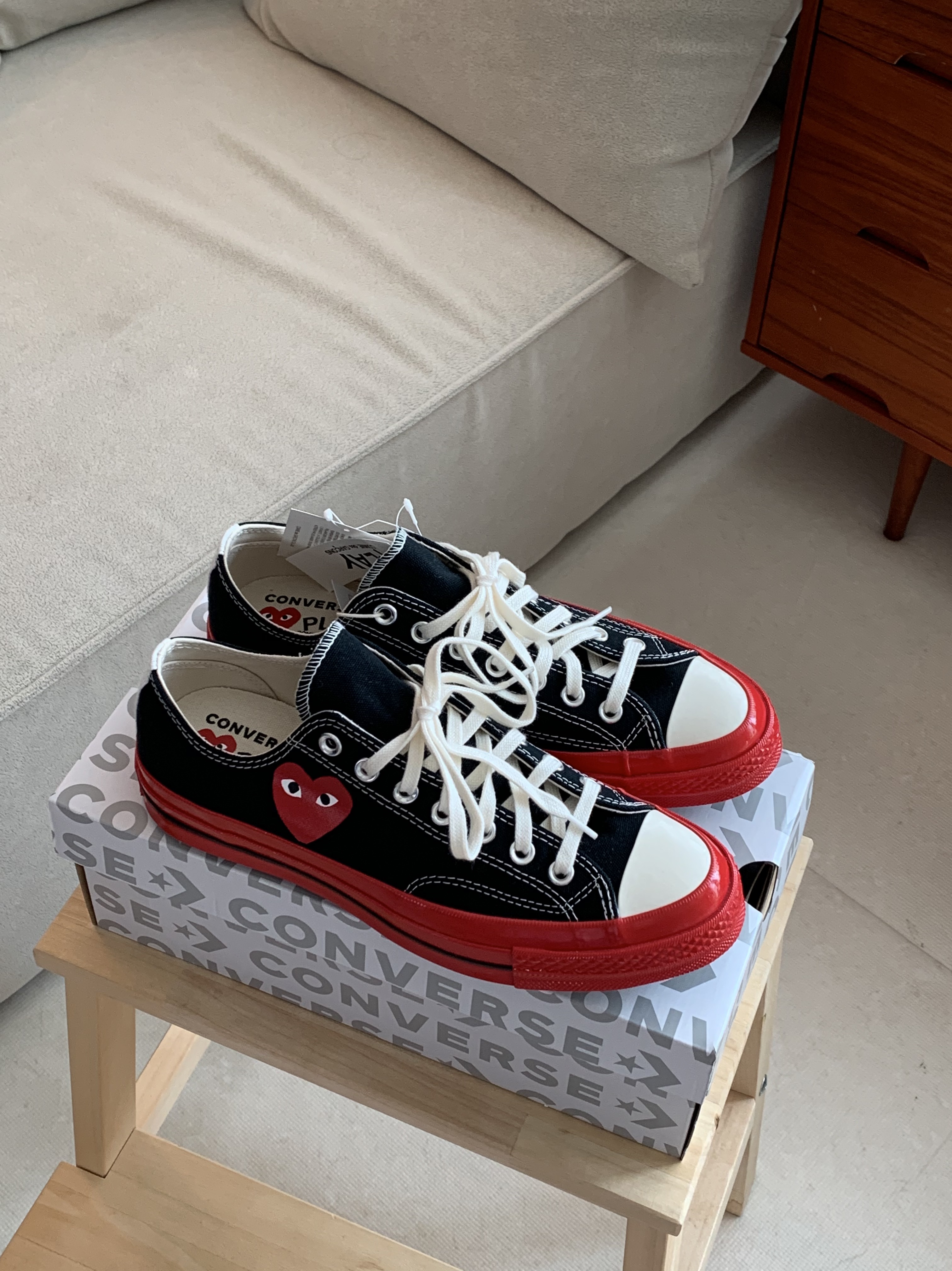 Converse x Play Comme des Garcons Chuck 70 Ox Black 착용 스타일 - 1