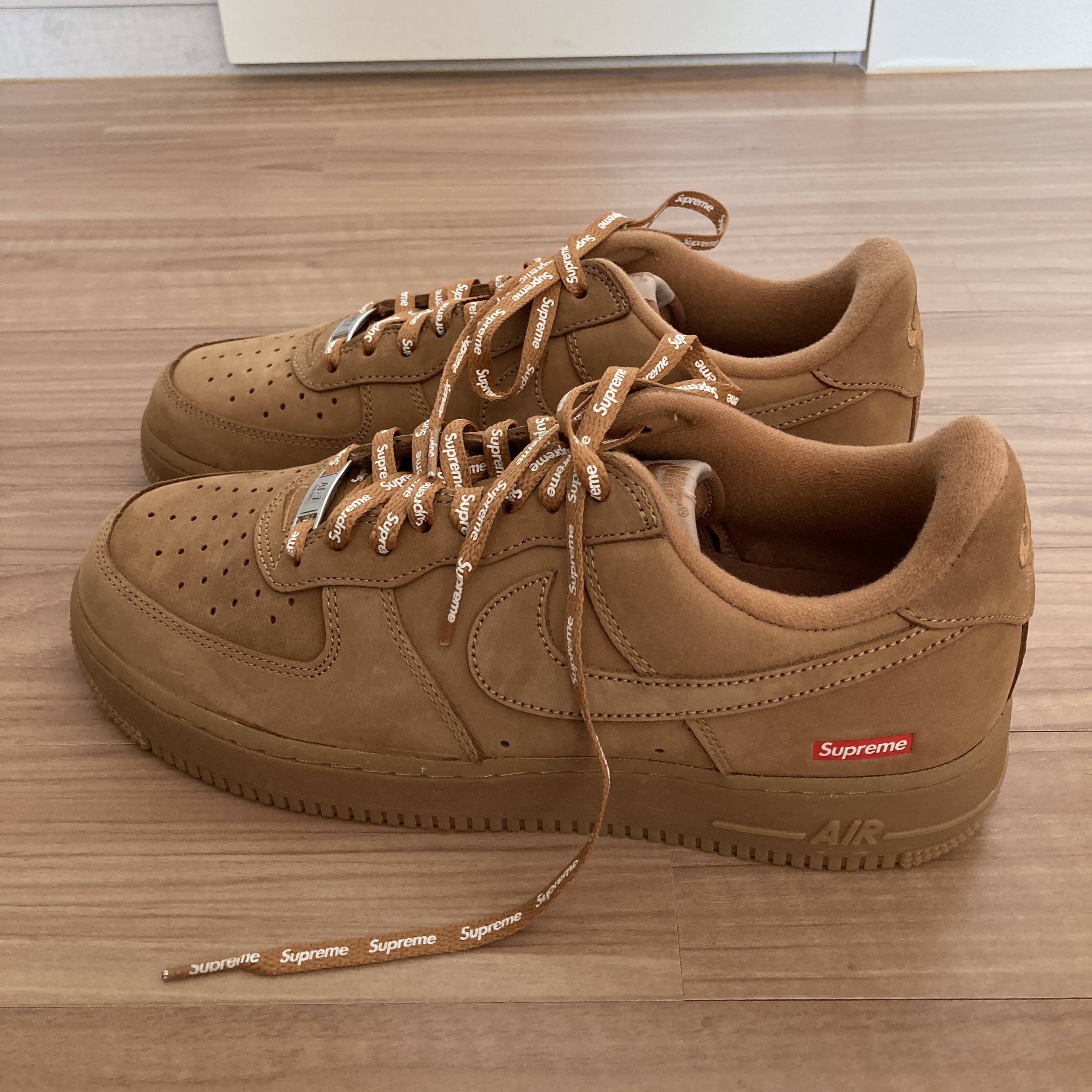 Nike x Supreme Air Force 1 Low Flax 착용 스타일 - 2