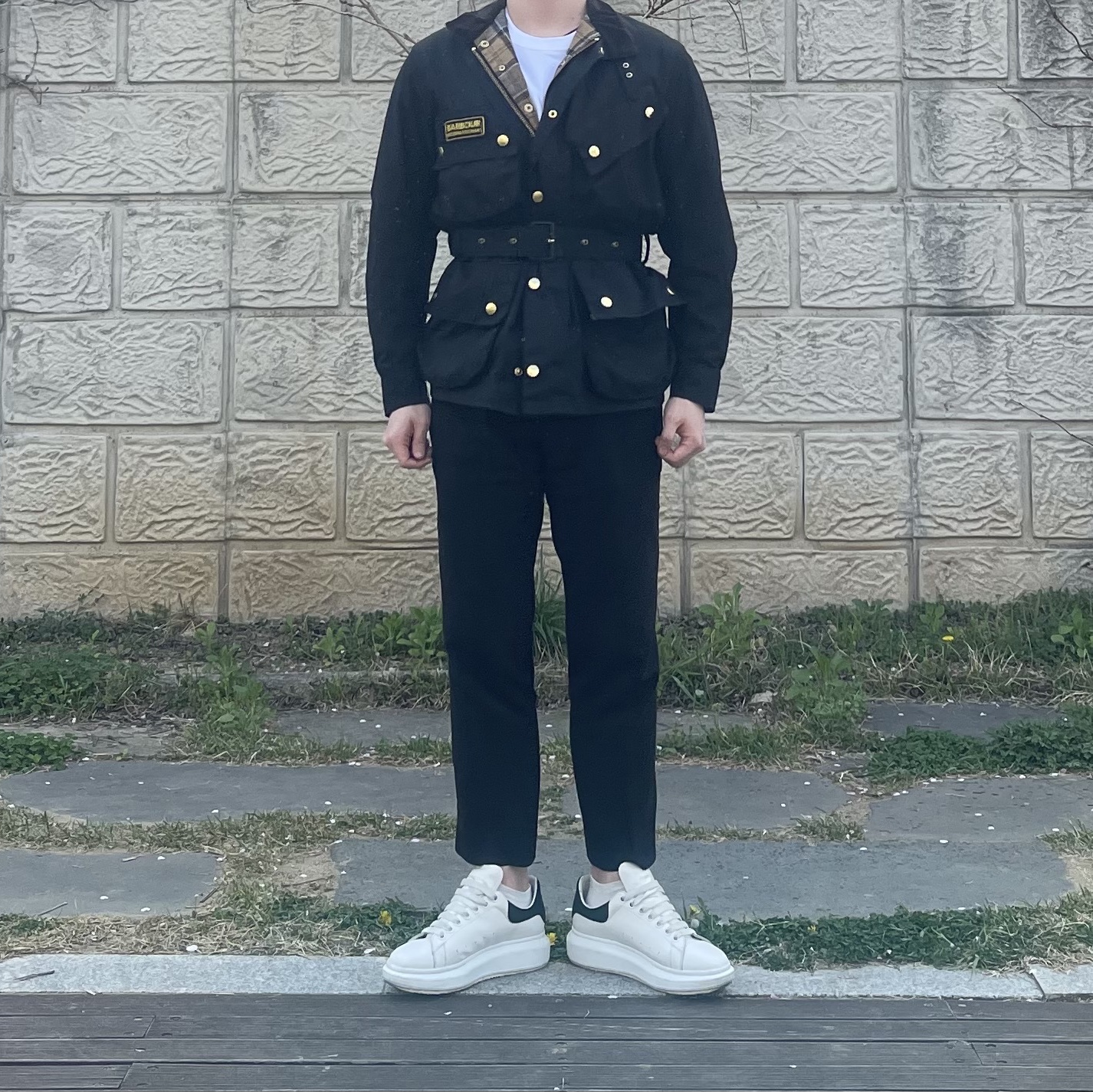 Barbour International Original Wax Jacket Black, Alexander McQueen Oversized Sneakers White Black 착용 스타일