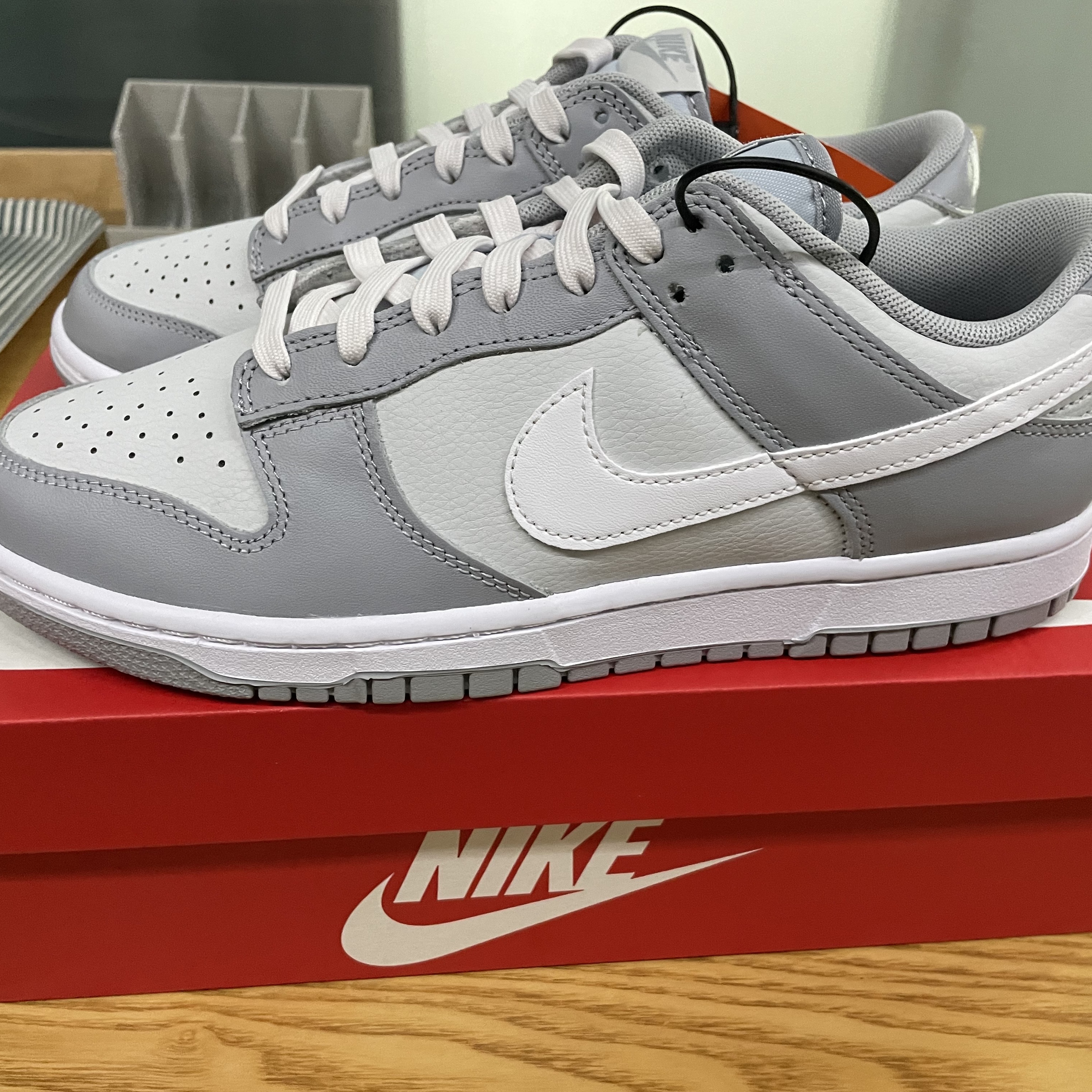 Nike Dunk Low Retro Wolf Grey 착용 스타일 - 2
