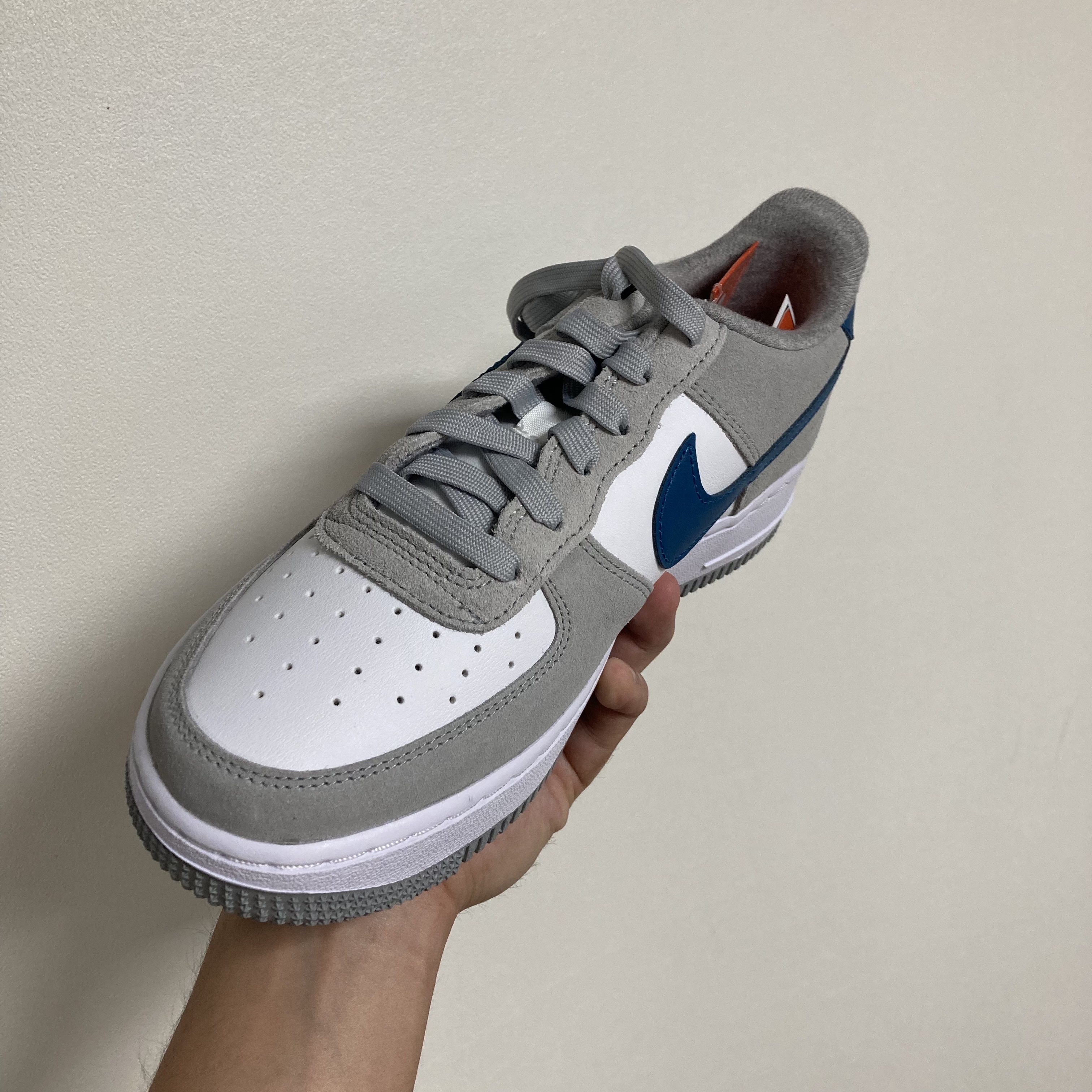 Nike Air Force 1 '07 LV8 Athletic Club Light Smoke Grey Marina, (GS) Nike Air Force 1 LV8 Athletic Club Light Smoke Grey Marina 착용 스타일 - 3