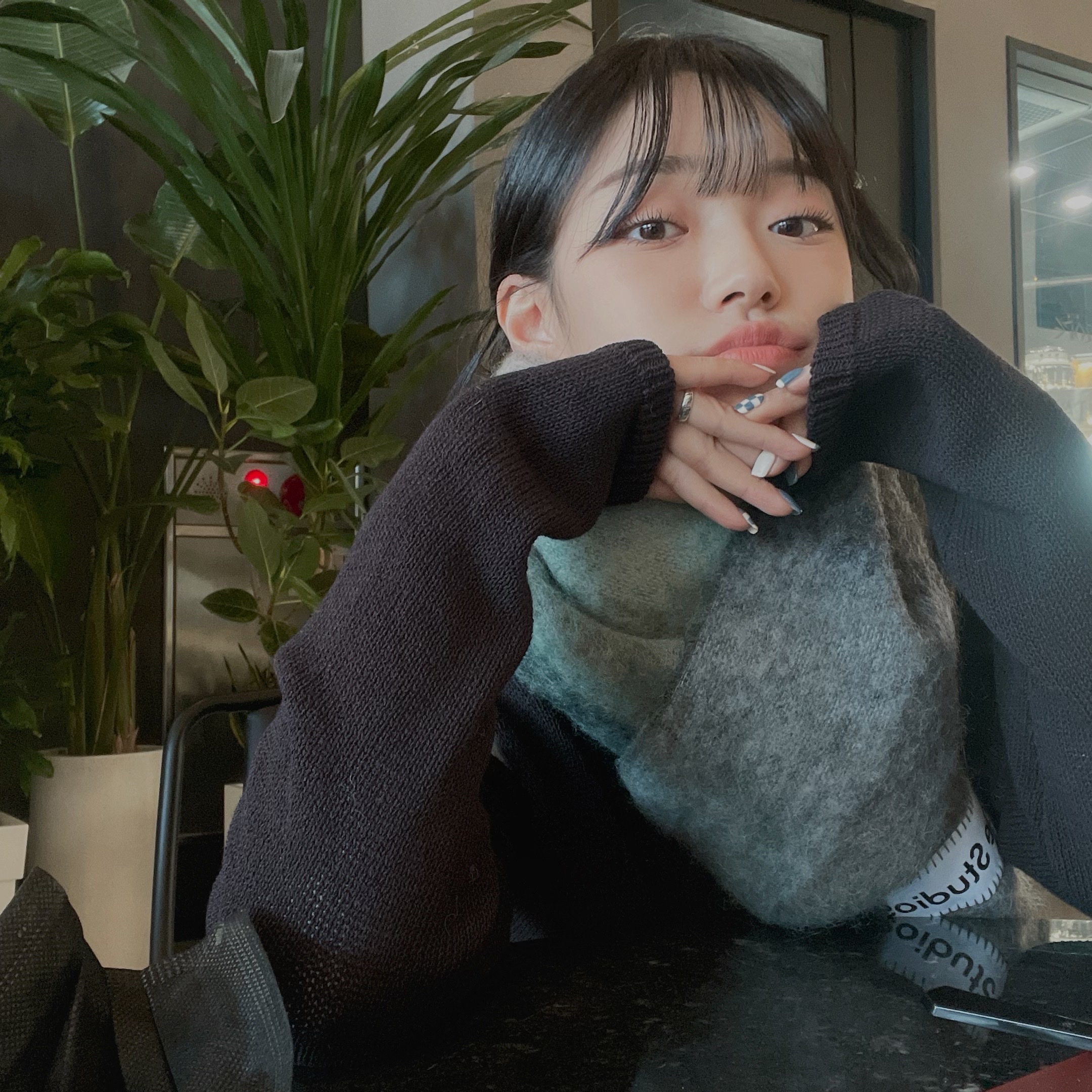 Acne Studios Mohair Check Muffler Grey Green Black, Balenciaga Neo Classic Nano City Bag Black 착용 스타일 - 1