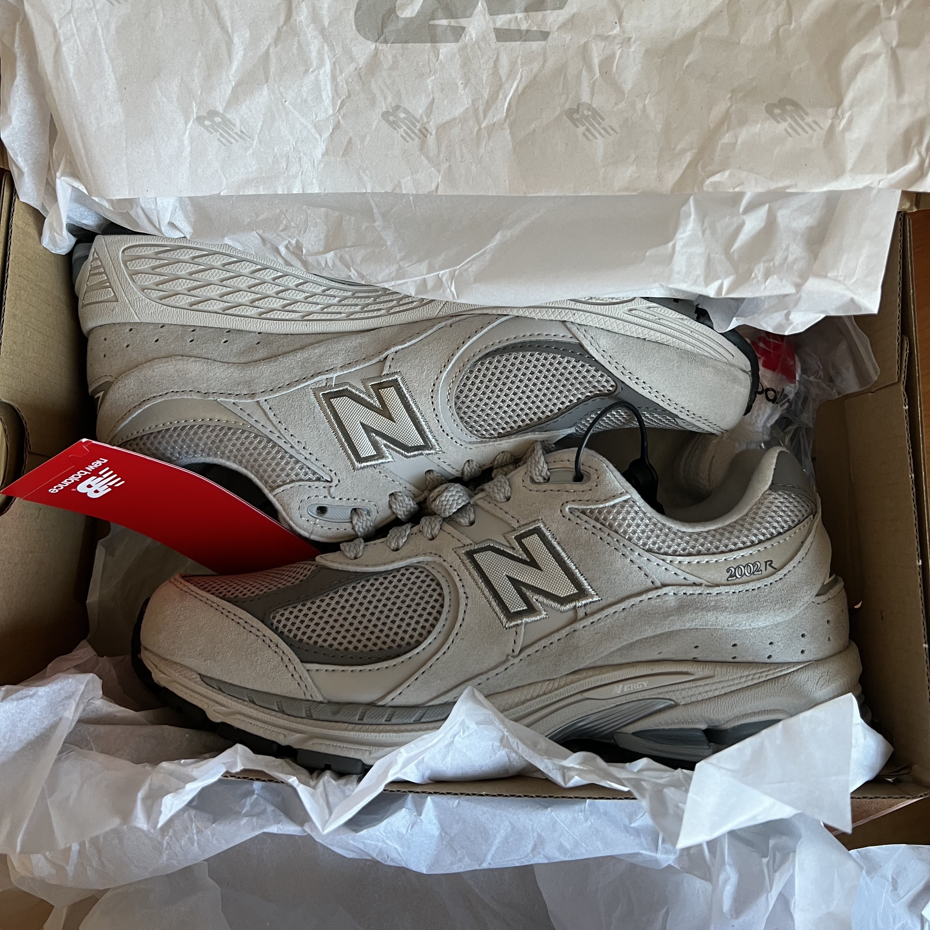 New Balance 2002R T2 Gray 착용 스타일 - 1