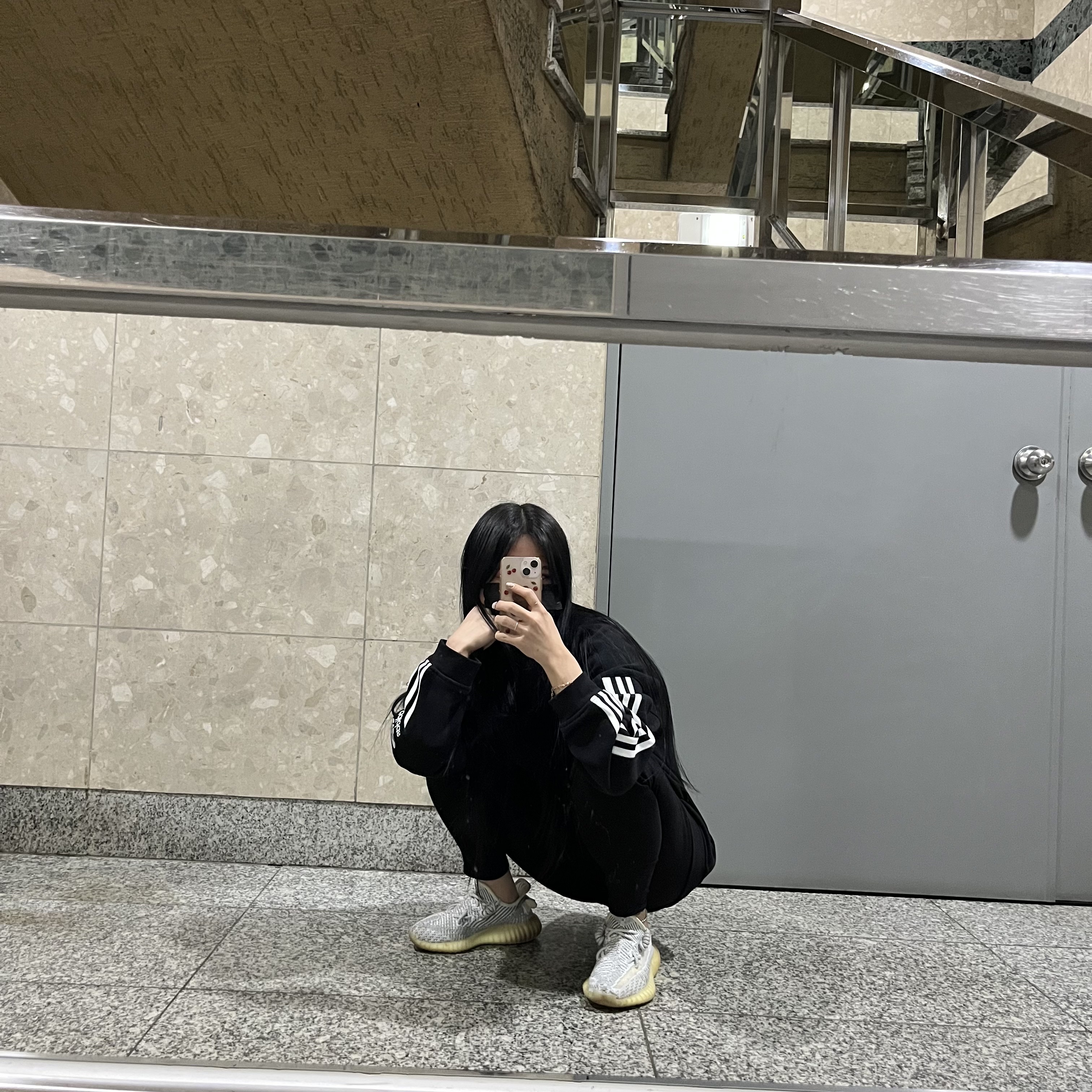Adidas Yeezy Boost 350 V2 Static - Reflective 착용 스타일