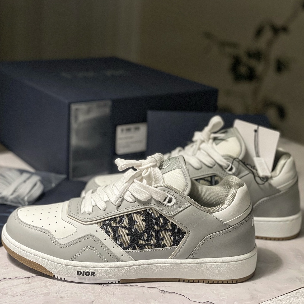 Dior B27 Low-Top Sneakers Gray 착용 스타일 - 3