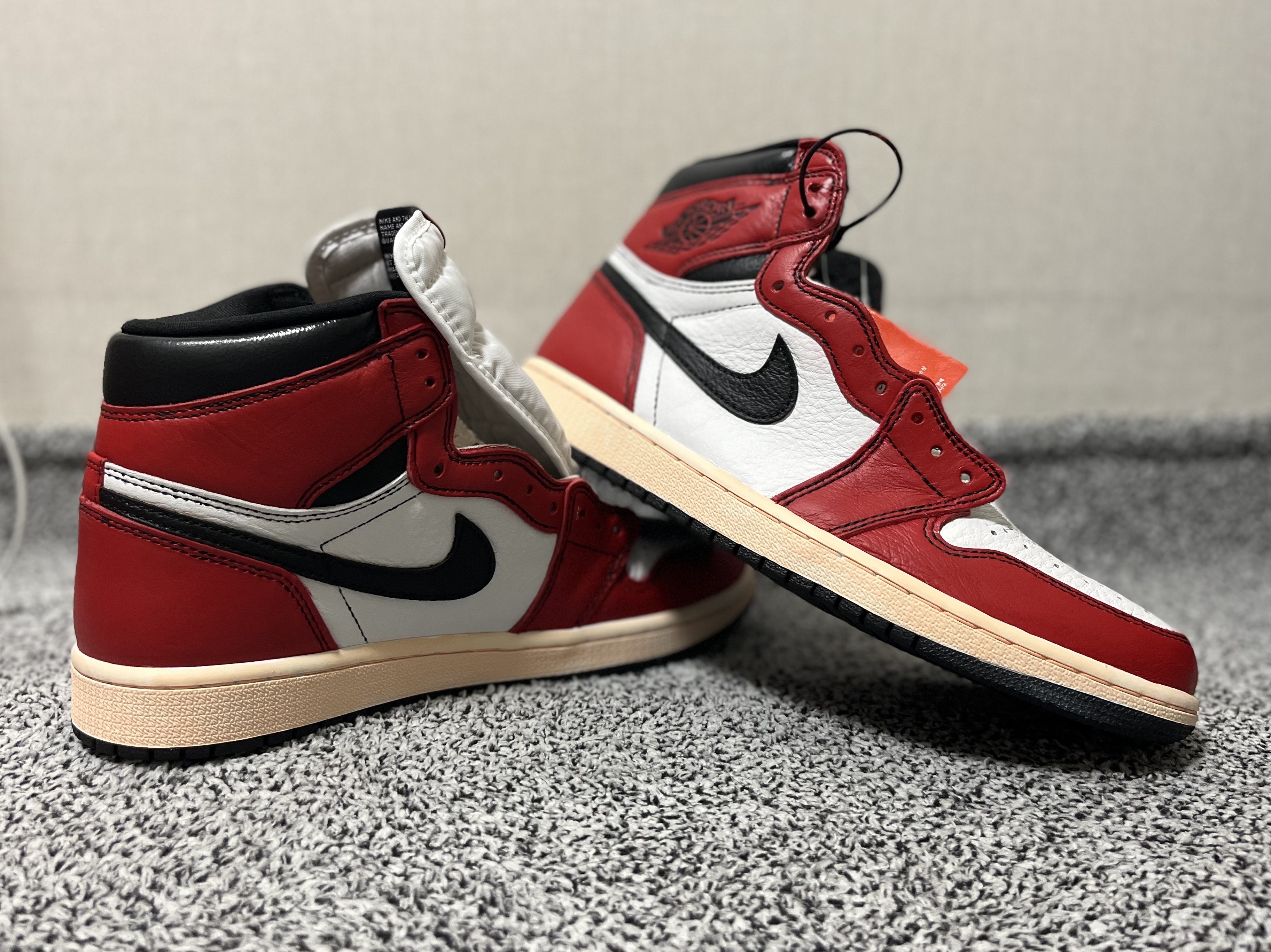 Jordan 1 Retro High OG Light Fusion Red 착용 스타일 - 3