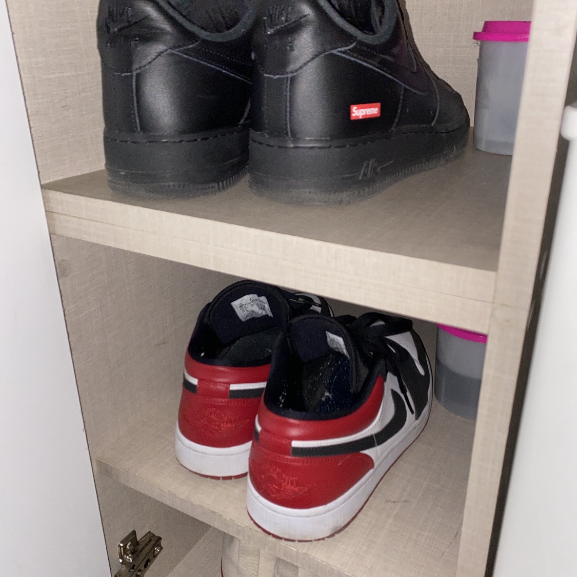 Nike x Supreme Air Force 1 Low Black, Jordan 1 Low Black Toe 착용 스타일 - 3