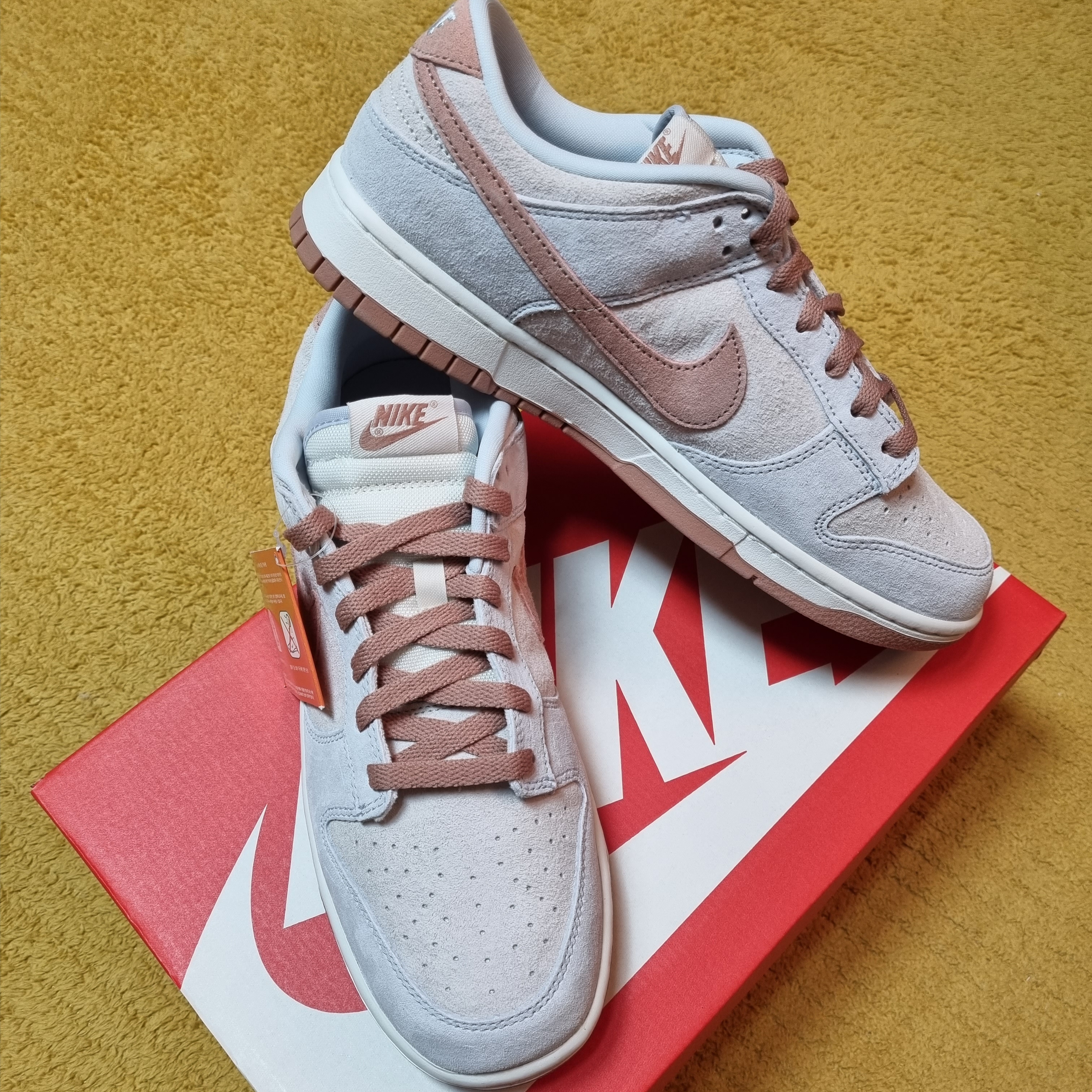 Nike Dunk Low Retro PRM Fossil Rose 착용 스타일