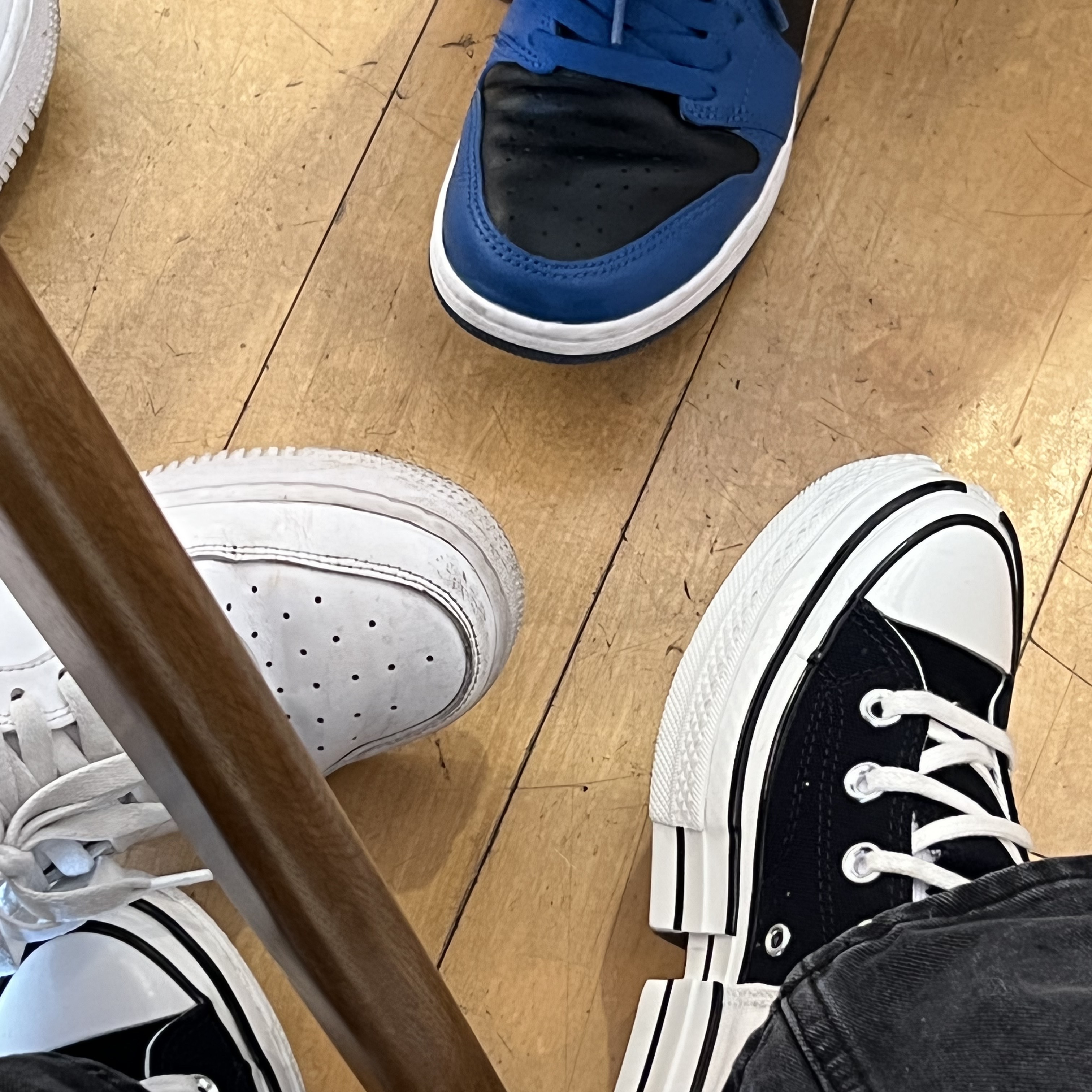 Nike Air Force 1 '07 Low White, Jordan 1 Retro High OG Dark Marina Blue 착용 스타일