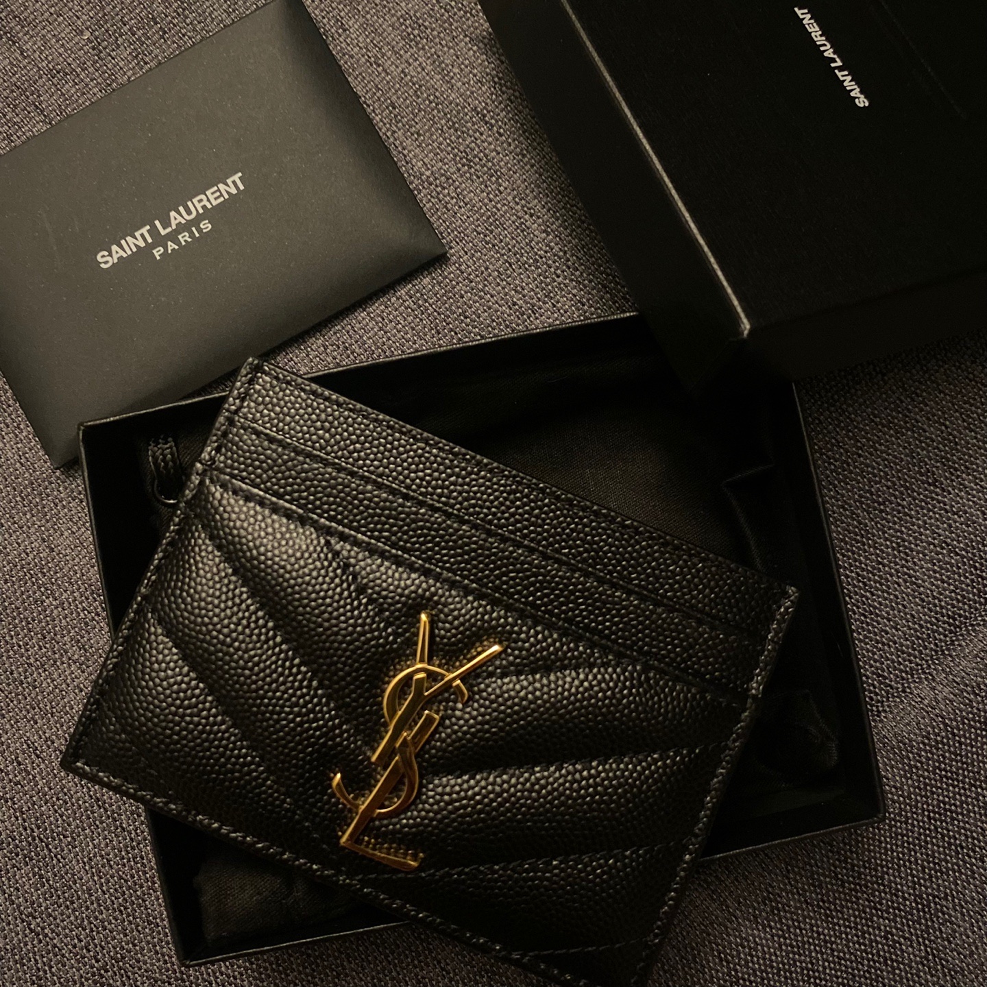Saint Laurent Cassandre Matelasse Card Case in Grain De Poudre Embossed Leather Black 착용 스타일