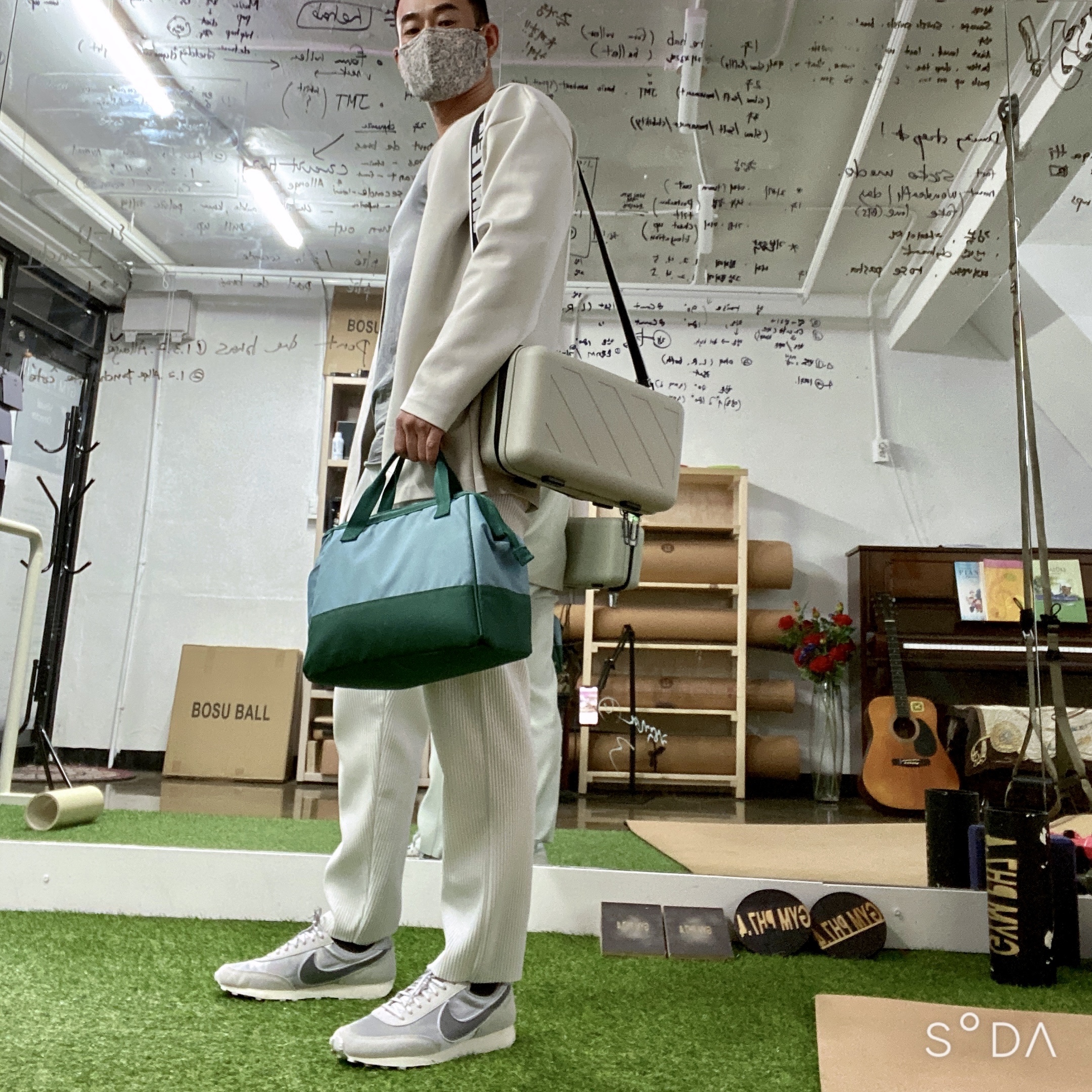 Off-White x Amore Pacific Protection Box (Without Cosmetics), (W) Nike Daybreak SE Light Smoke Grey 착용 스타일 - 1