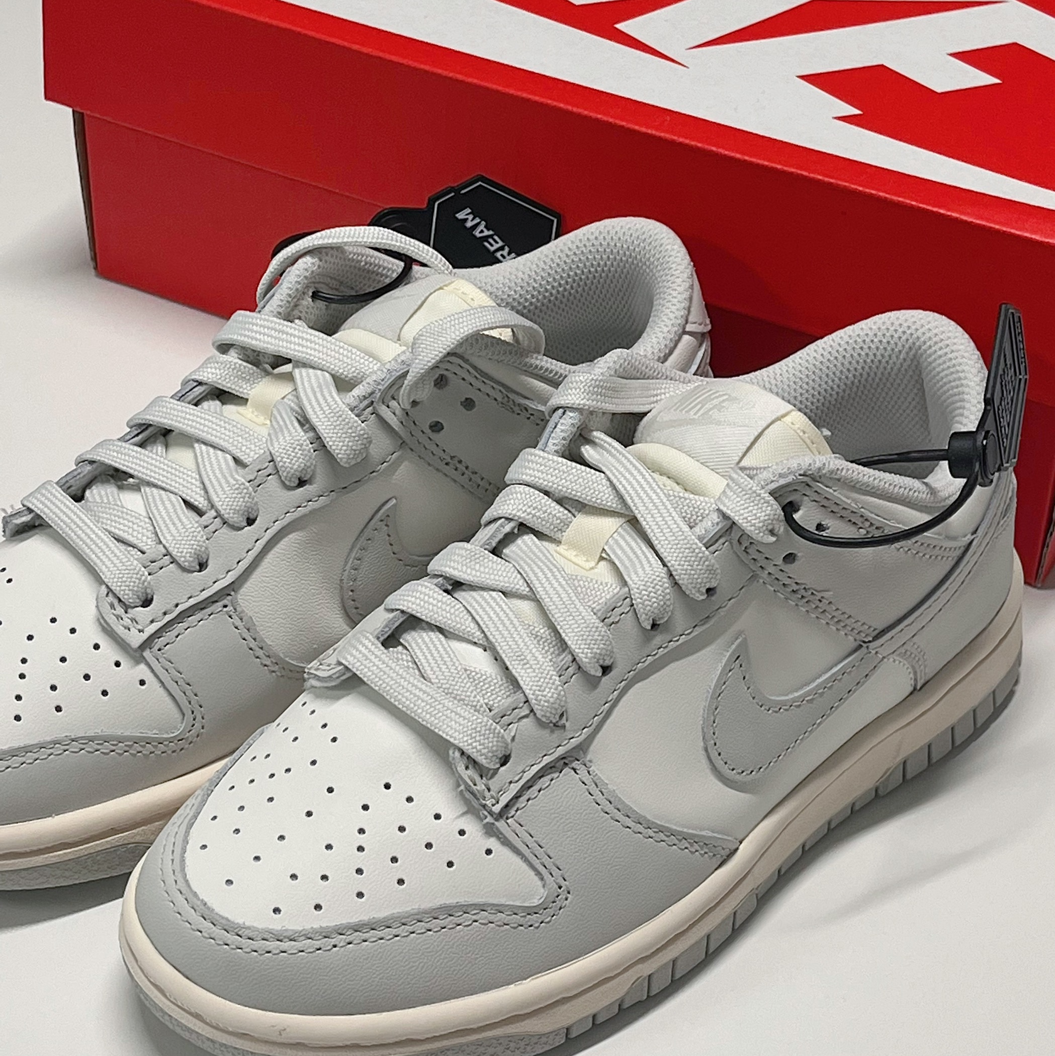 (W) Nike Dunk Low Light Bone 착용 스타일