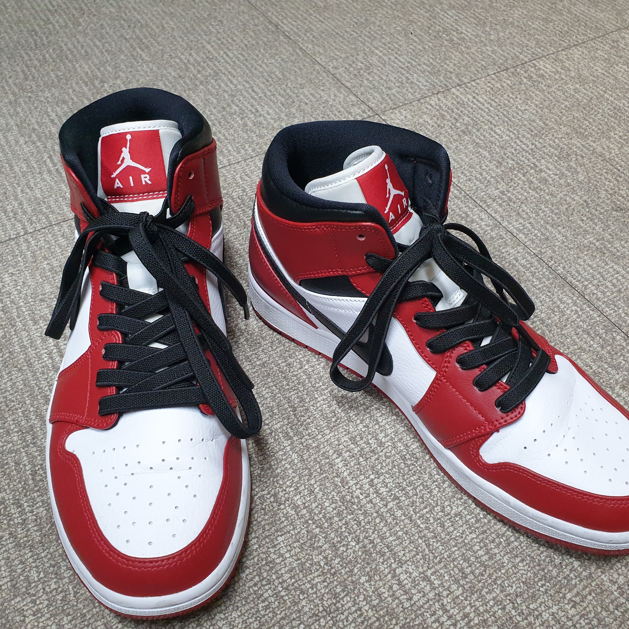 Jordan 1 Mid Chicago 2020 착용 스타일 - 2