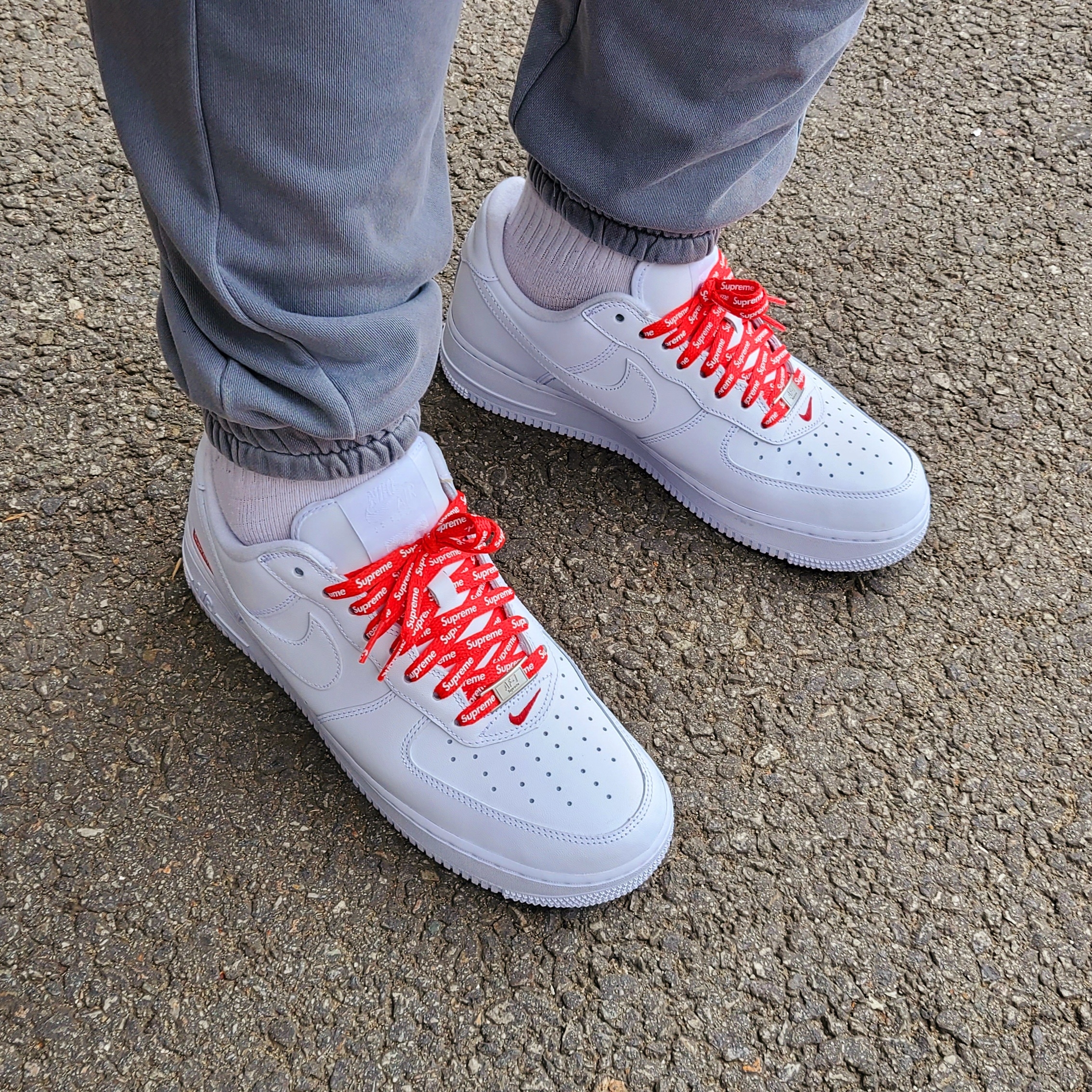Nike x Supreme Air Force 1 Low White 착용 스타일 - 4
