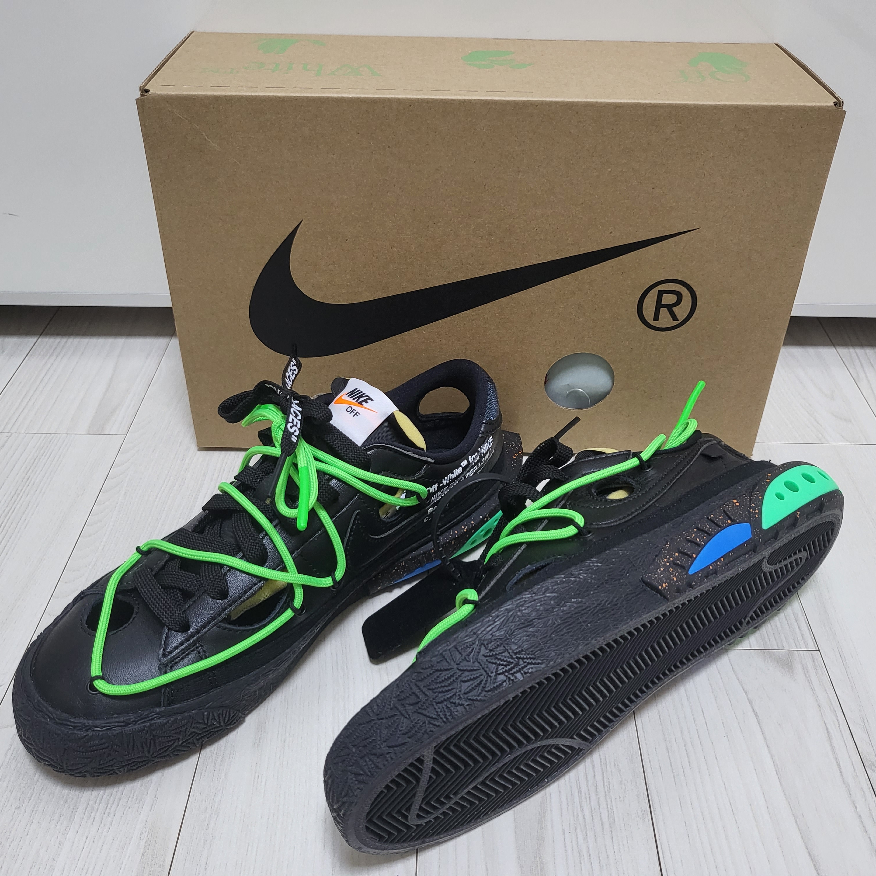 Nike x Off-White Blazer Low '77 Black and Electro Green 착용 스타일 - 2