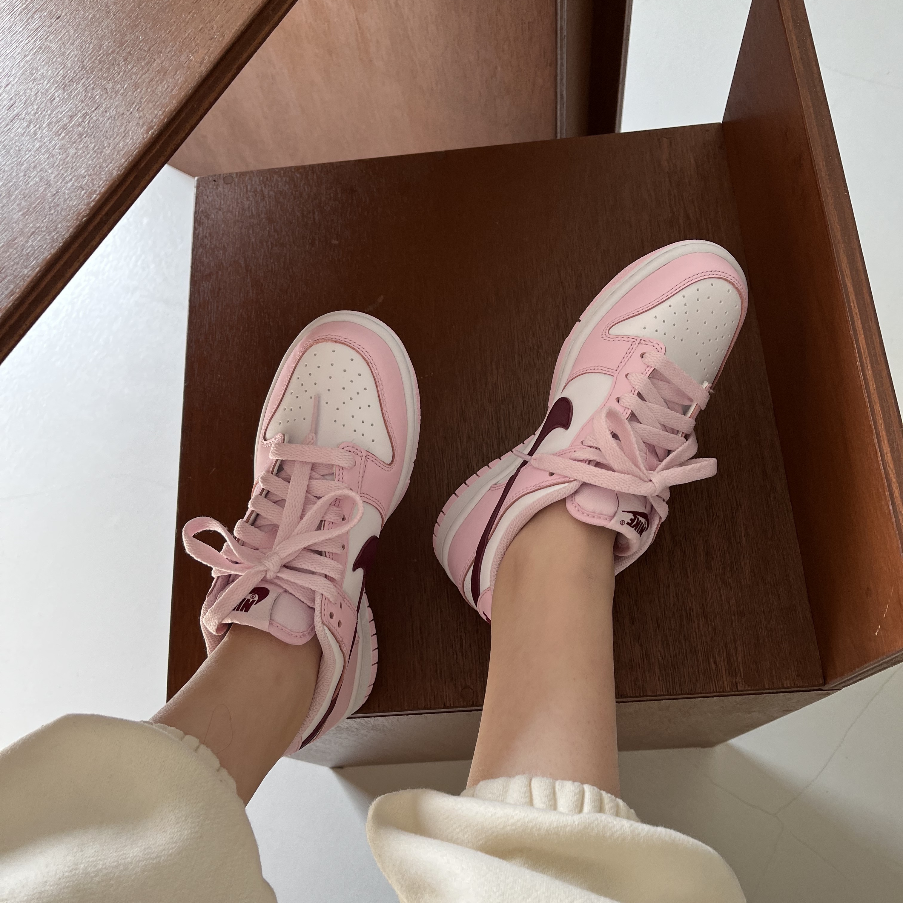 (GS) Nike Dunk Low Pink Foam 착용 스타일 - 3