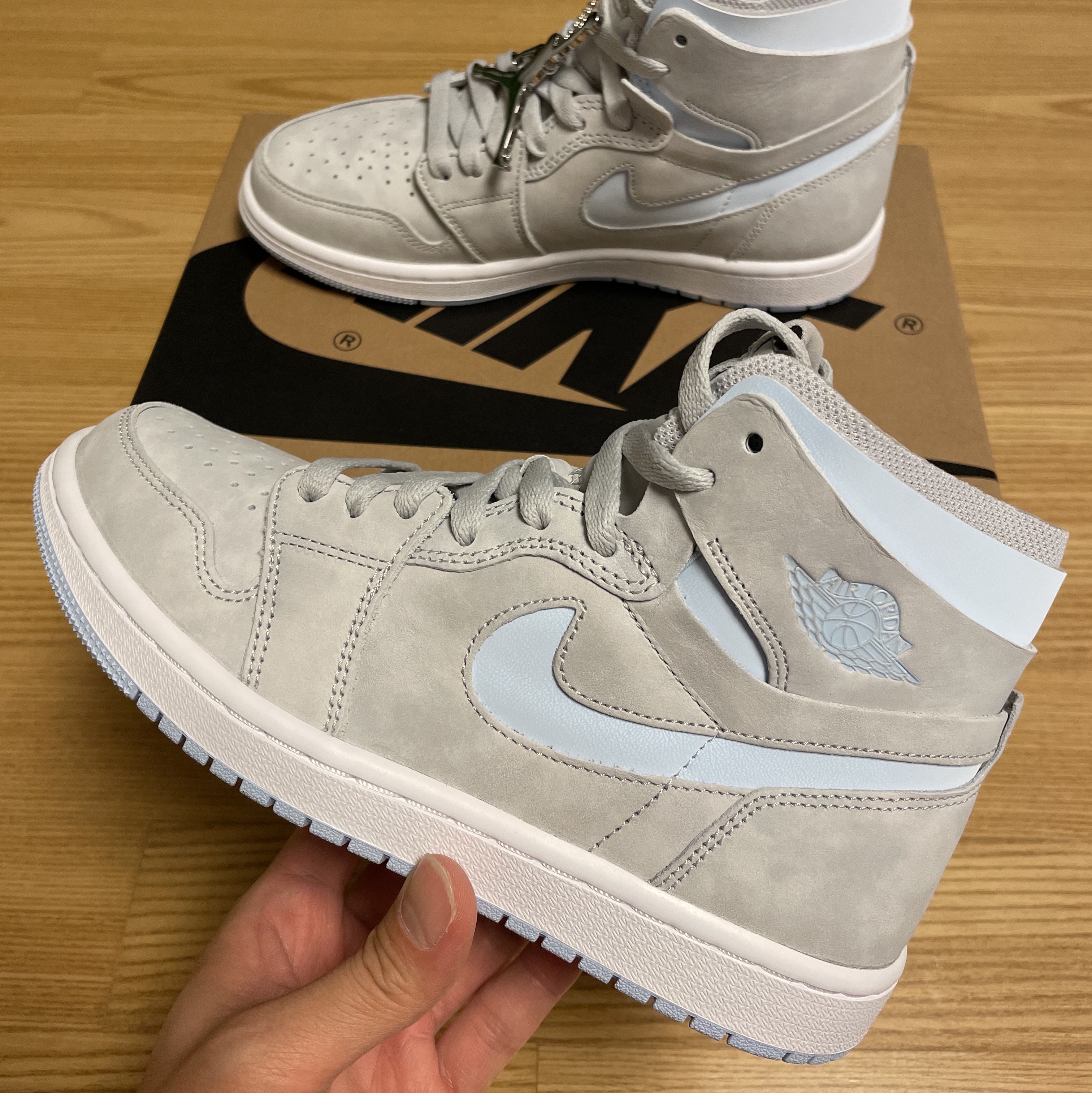 (W) Jordan 1 Zoom Air CMFT Grey Fog and Celestine Blue 착용 스타일 - 1