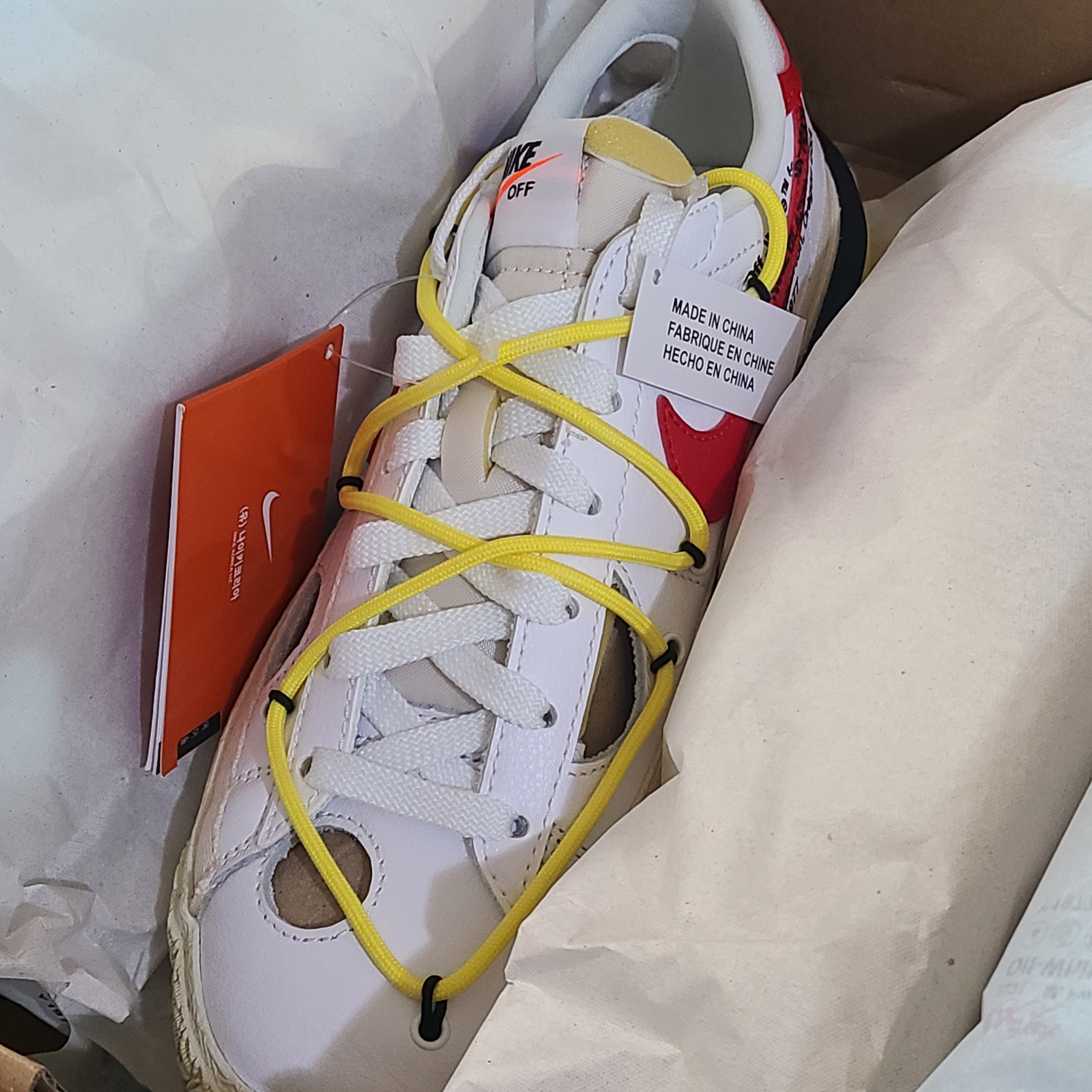Nike x Off-White Blazer Low '77 White and University Red 착용 스타일 - 2