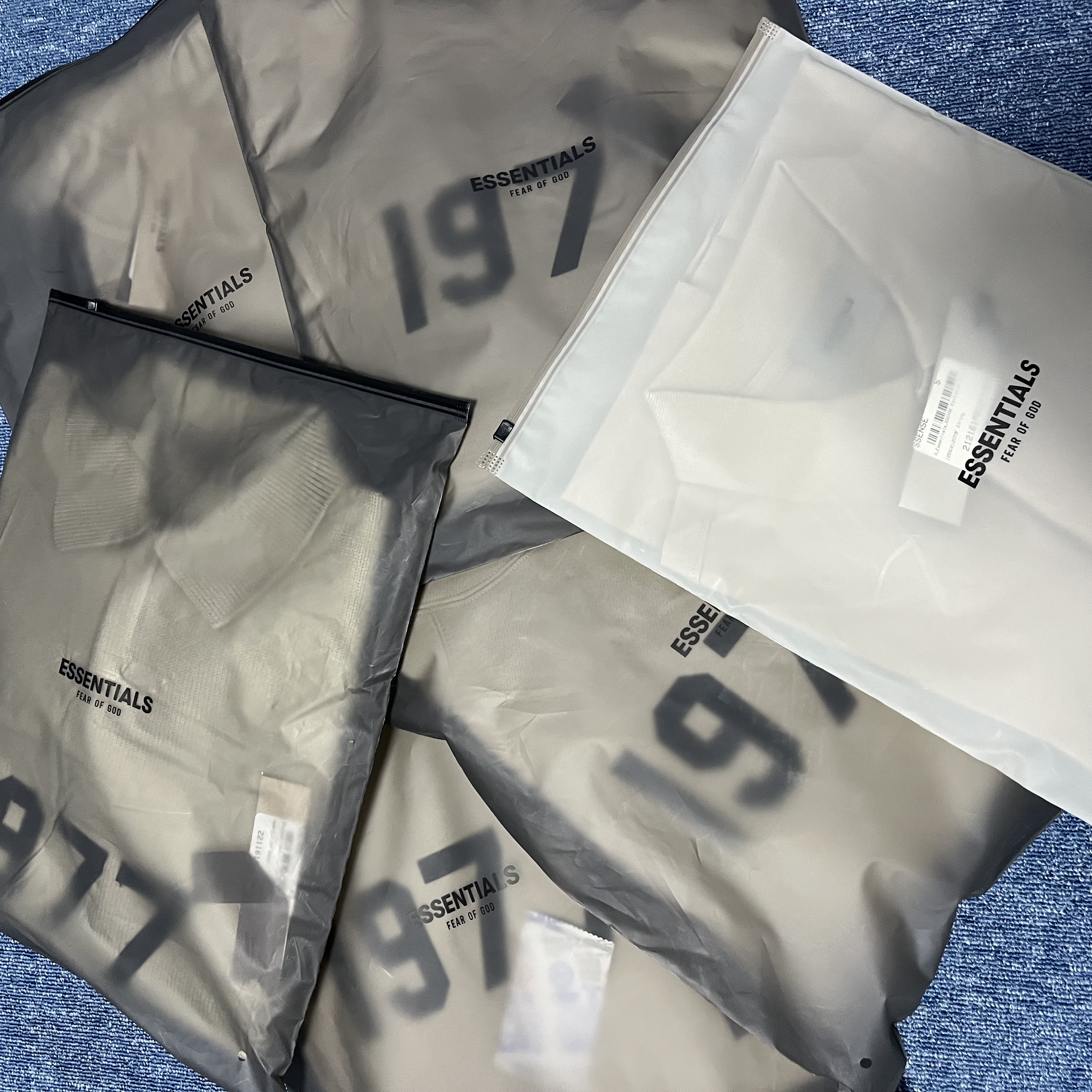 Essentials The Core Collection Sweatshorts Oatmeal, Essentials 1977 Hoodie Wheat - 22SS 착용 스타일