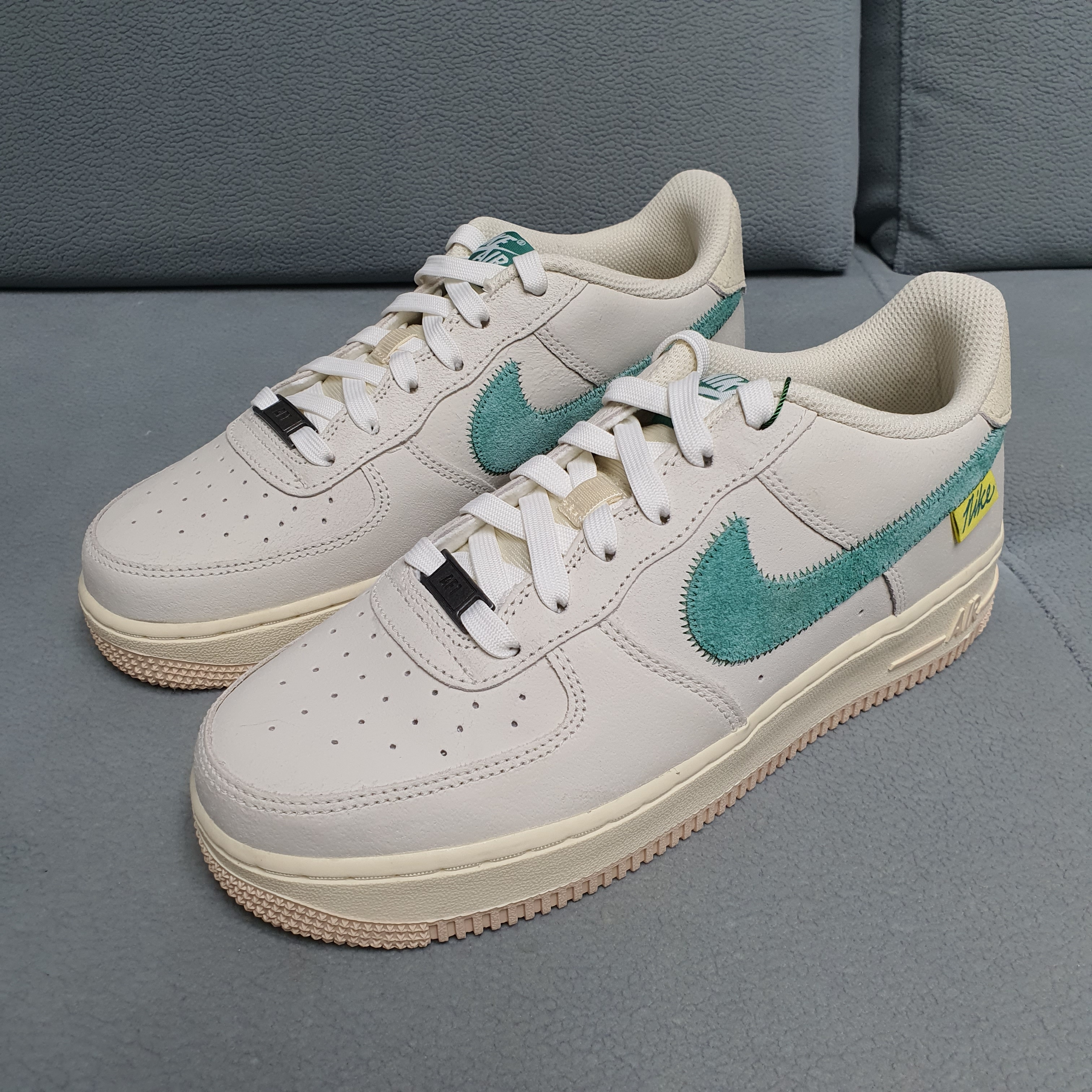 (GS) Nike Air Force 1 '07 LV8 Test Of Time 착용 스타일