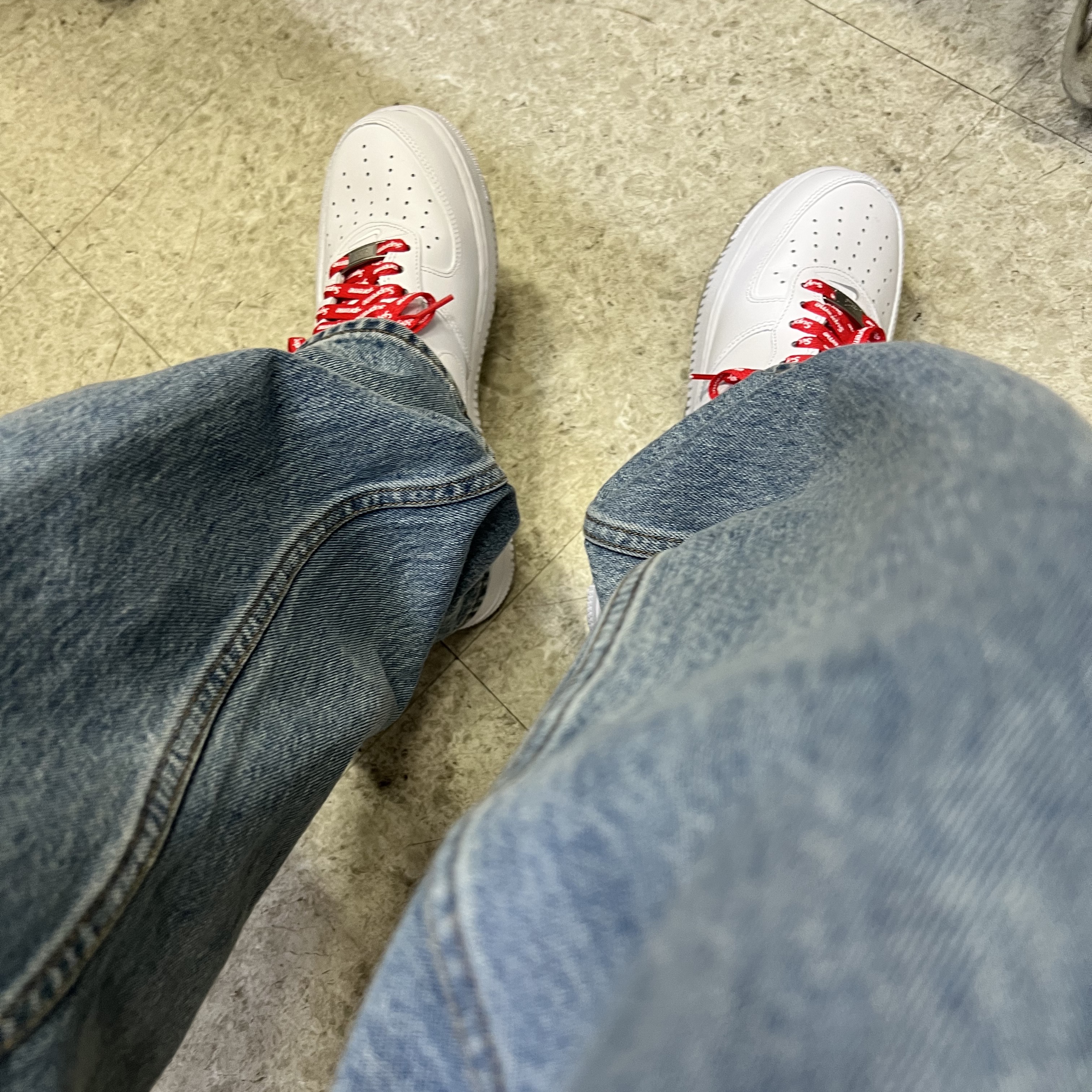 Nike x Supreme Air Force 1 Low White 착용 스타일