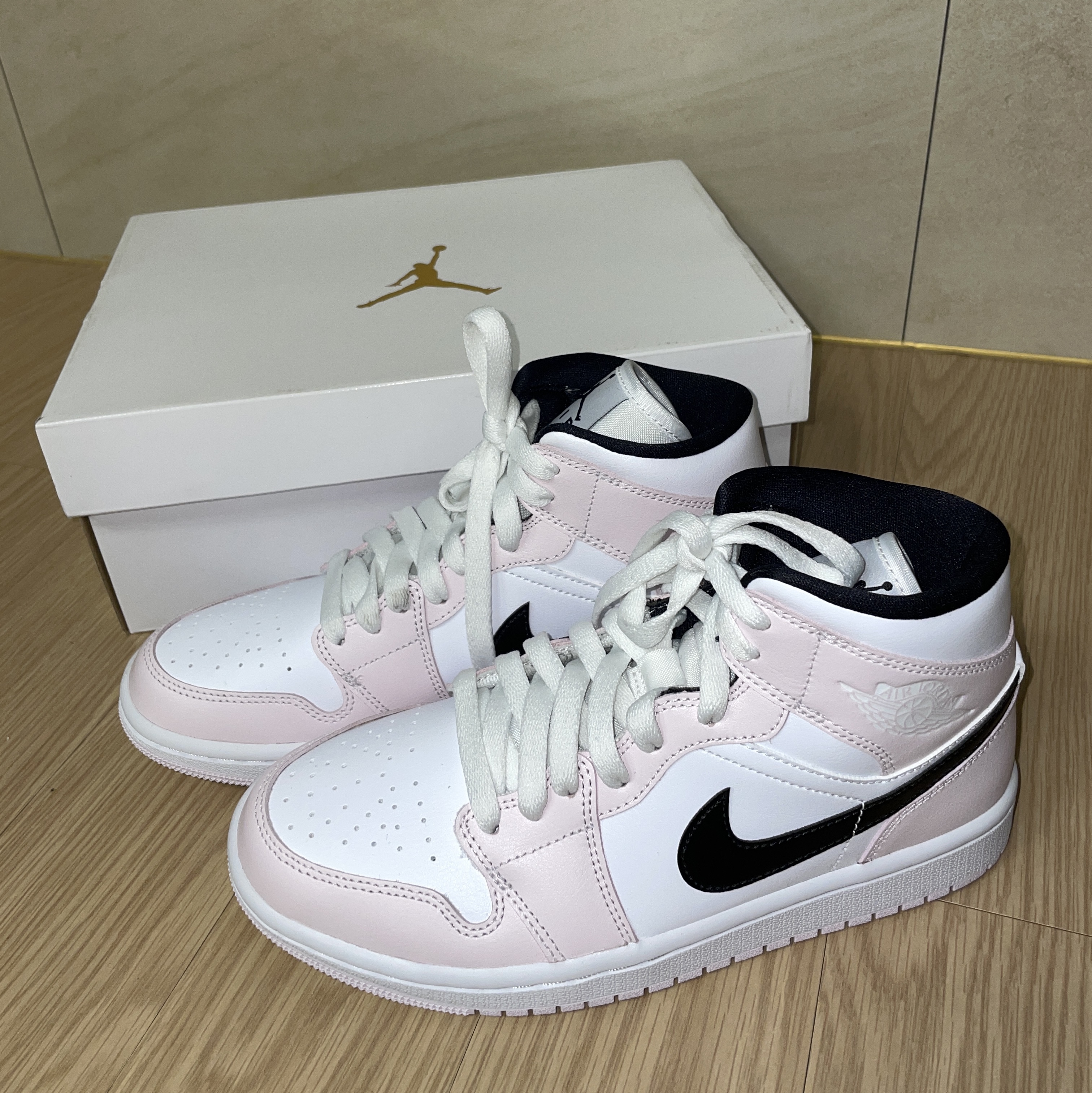 (W) Jordan 1 Mid Barely Rose 착용 스타일