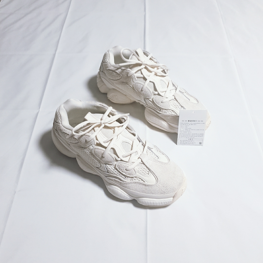 Adidas Yeezy 500 Bone White 착용 스타일 - 2