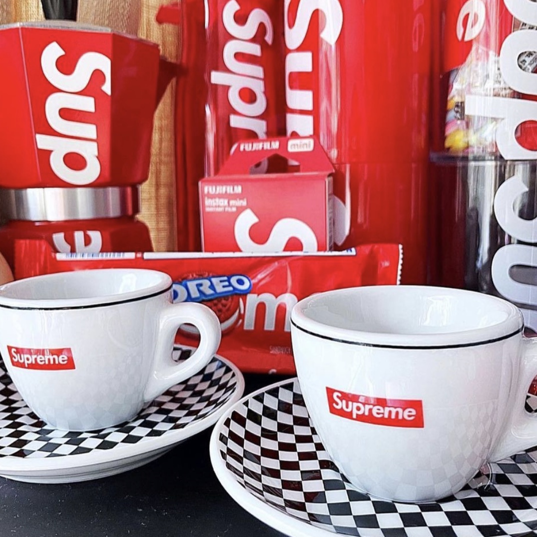 Supreme x IPA Porcellane Aosta Espresso Set Black (Set of 2) 착용 스타일