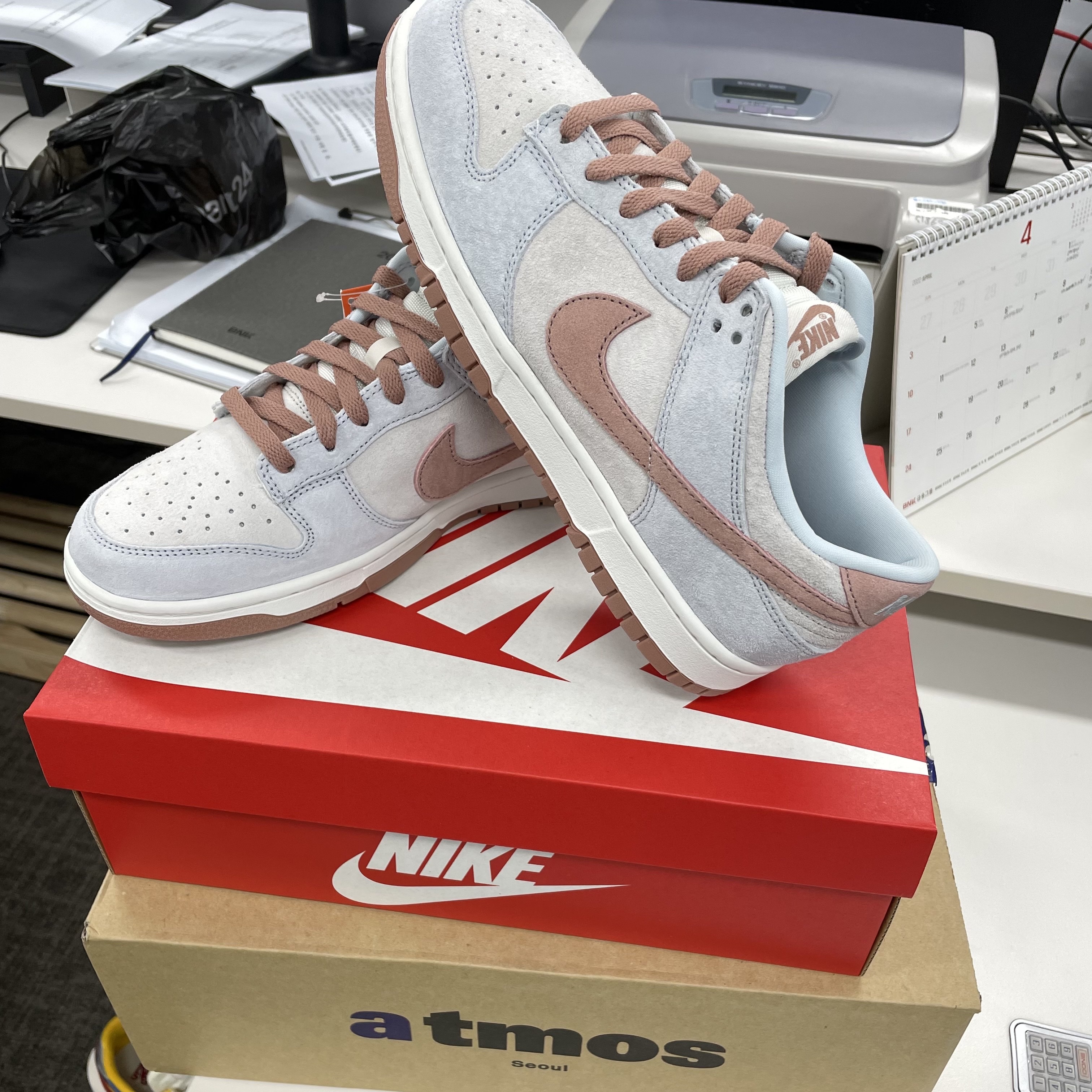 Nike Dunk Low Retro PRM Fossil Rose 착용 스타일 - 1