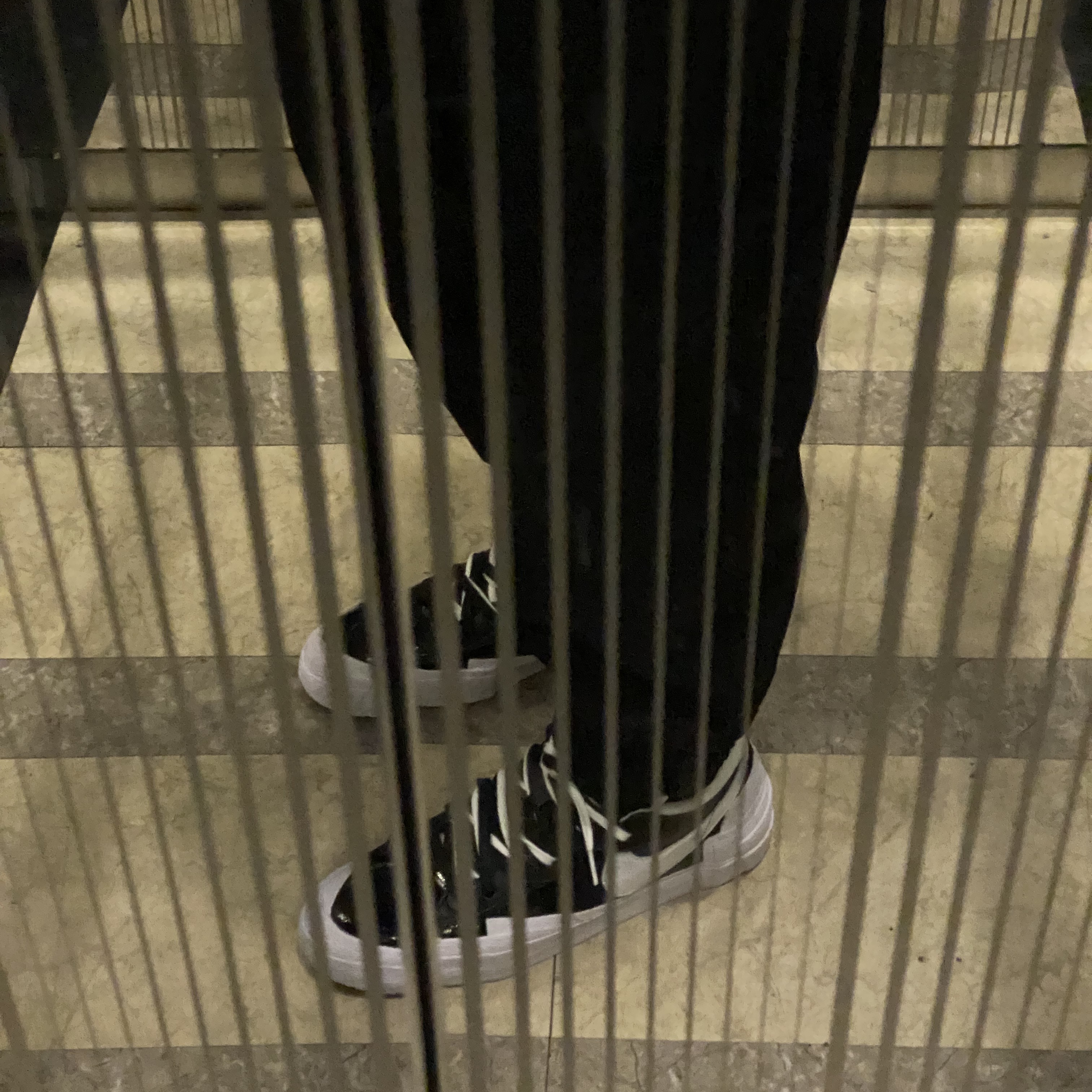Nike x Sacai Blazer Low Black Patent Leather 착용 스타일 - 2
