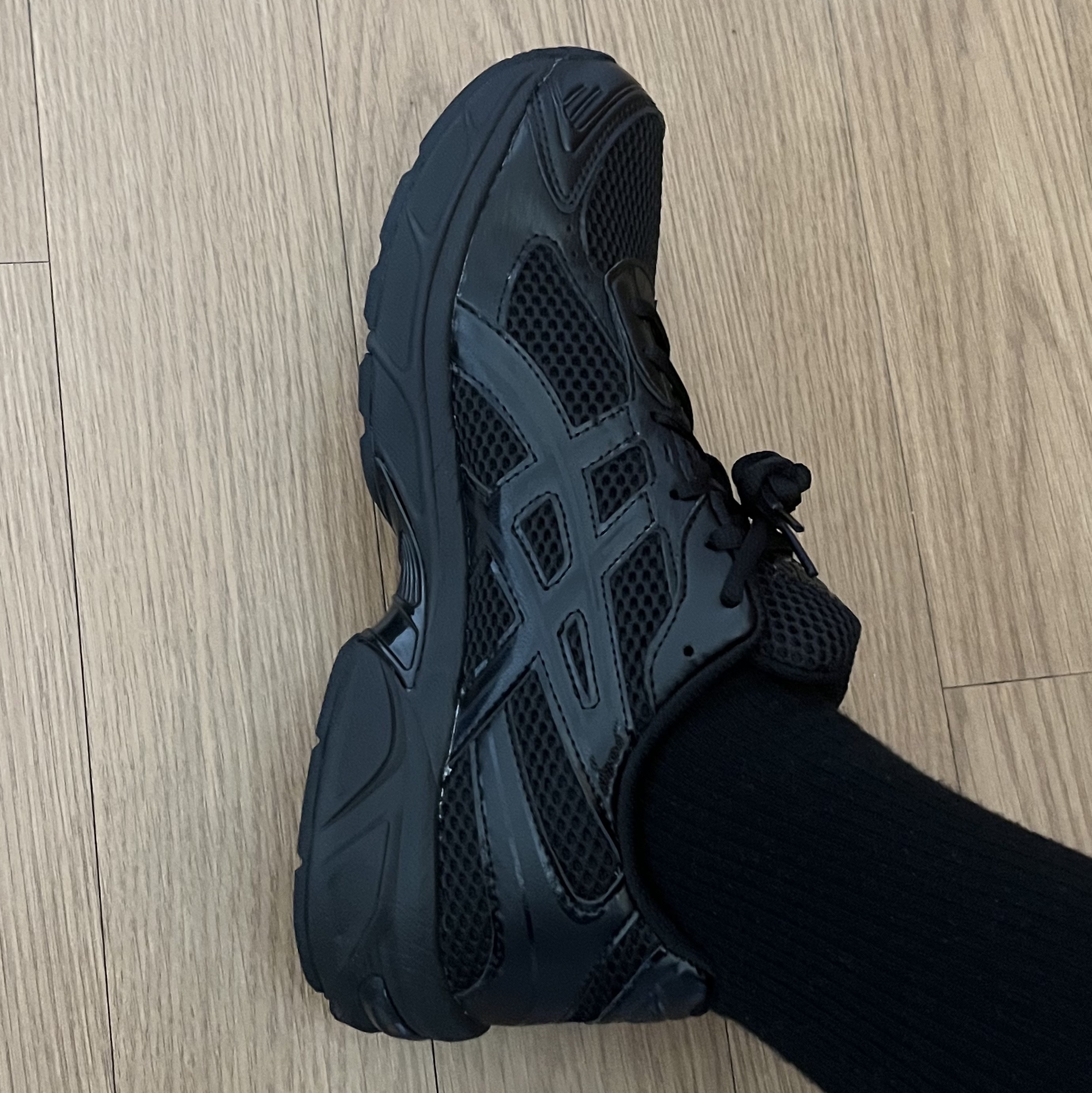 Asics Gel-1130 Black Graphite Grey 착용 스타일