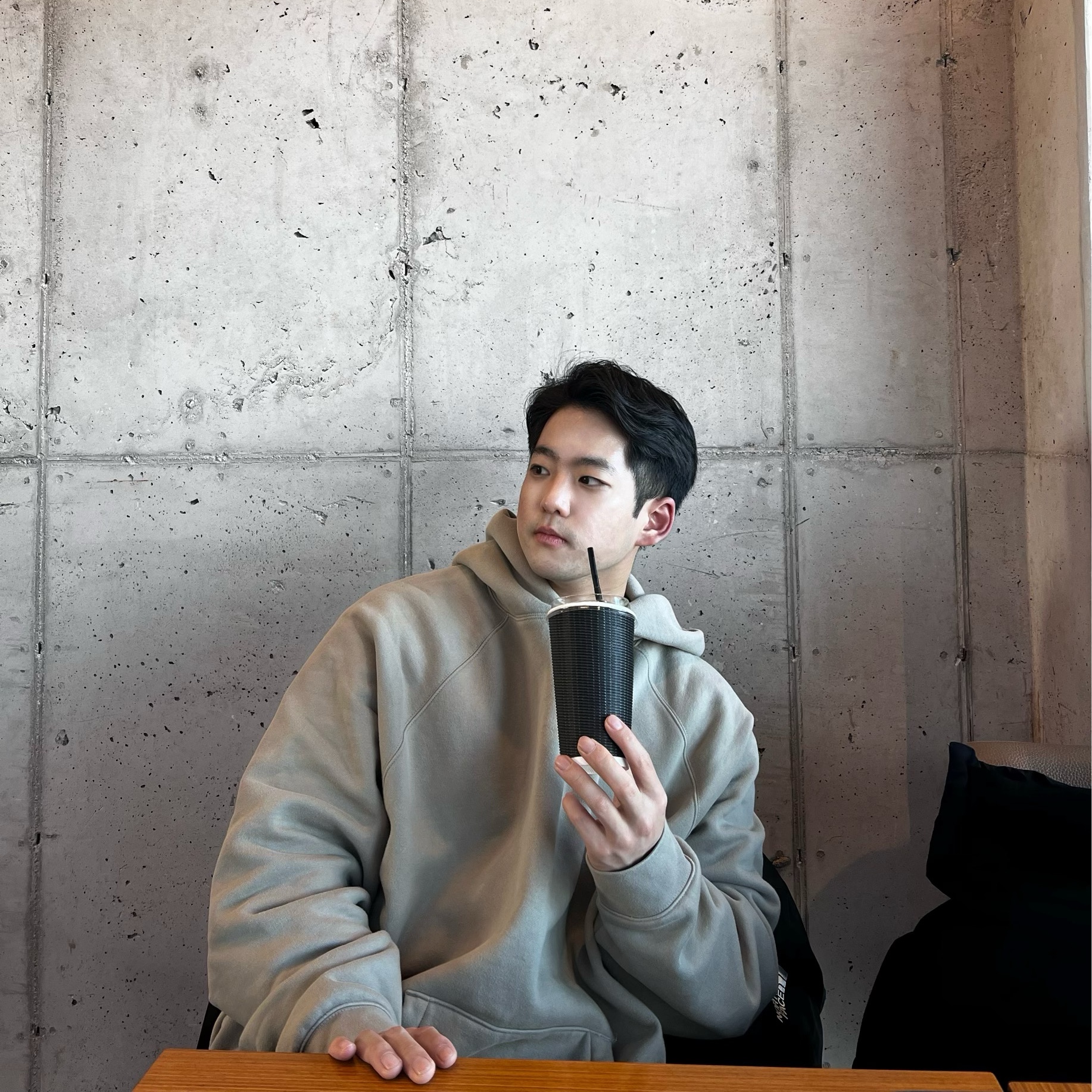Essentials Pull-Over Hoodie Moss - 21SS 착용 스타일