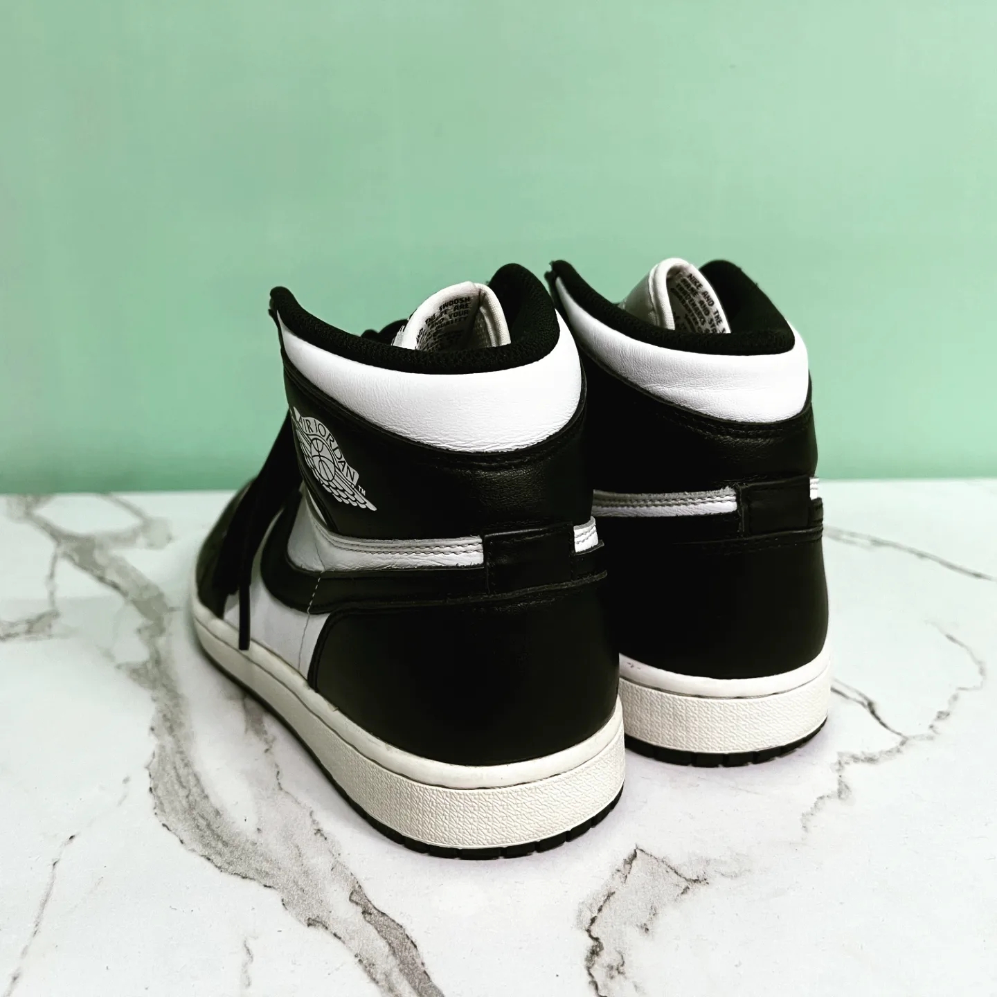 Jordan 1 Retro High OG Black White 2014 착용 스타일 - 4