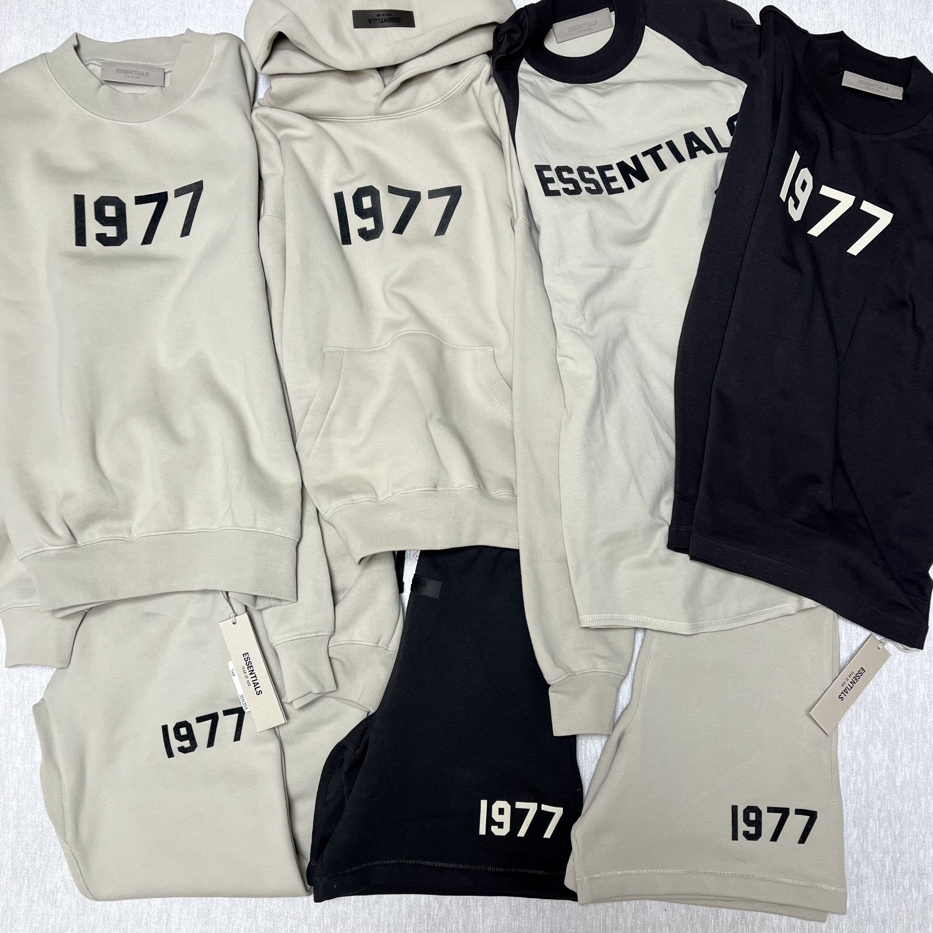 (Kids) Essentials 1977 Sweatpants Wheat - 22SS, (Kids) Essentials 1977 Shorts Iron - 22SS 착용 스타일