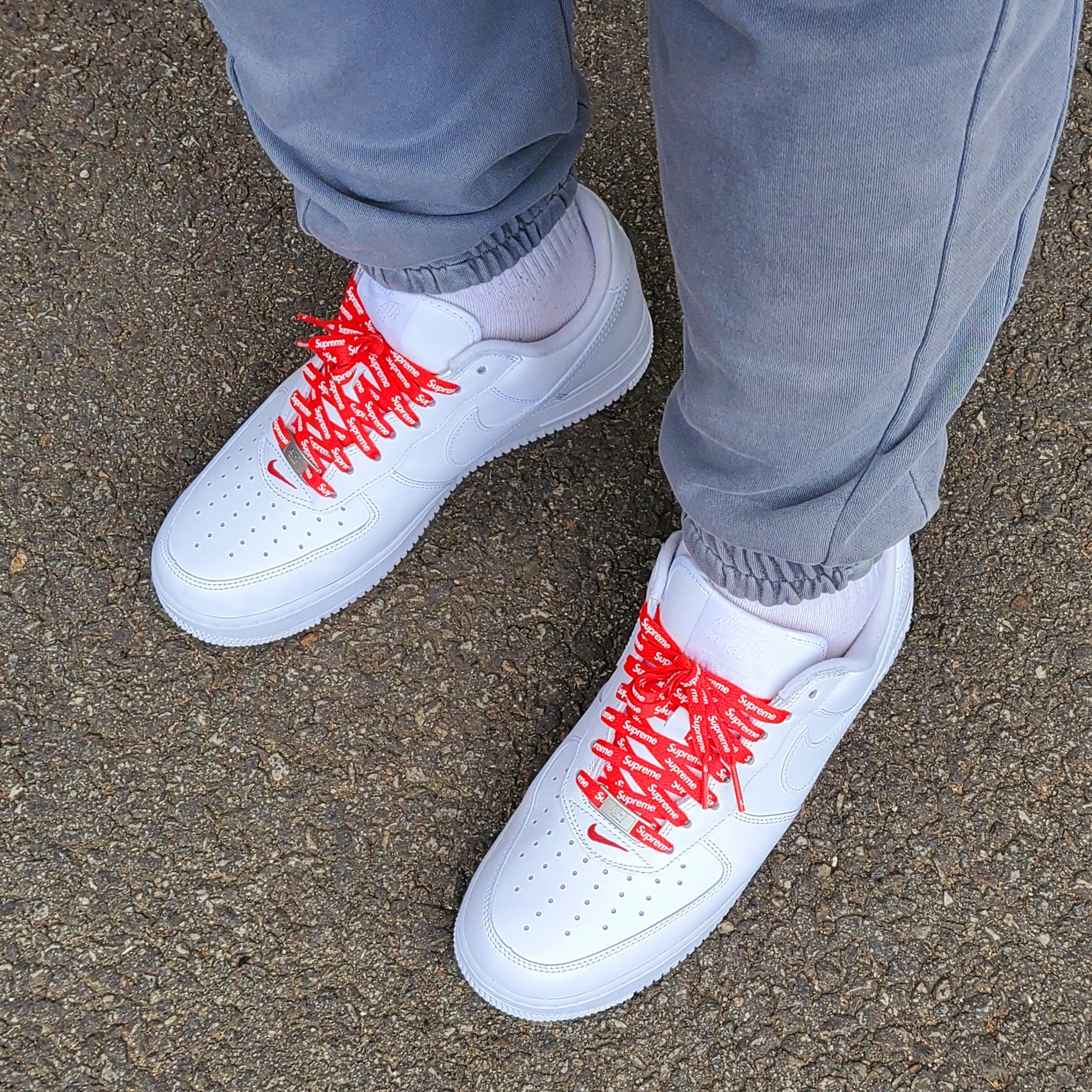 Nike x Supreme Air Force 1 Low White 착용 스타일 - 3