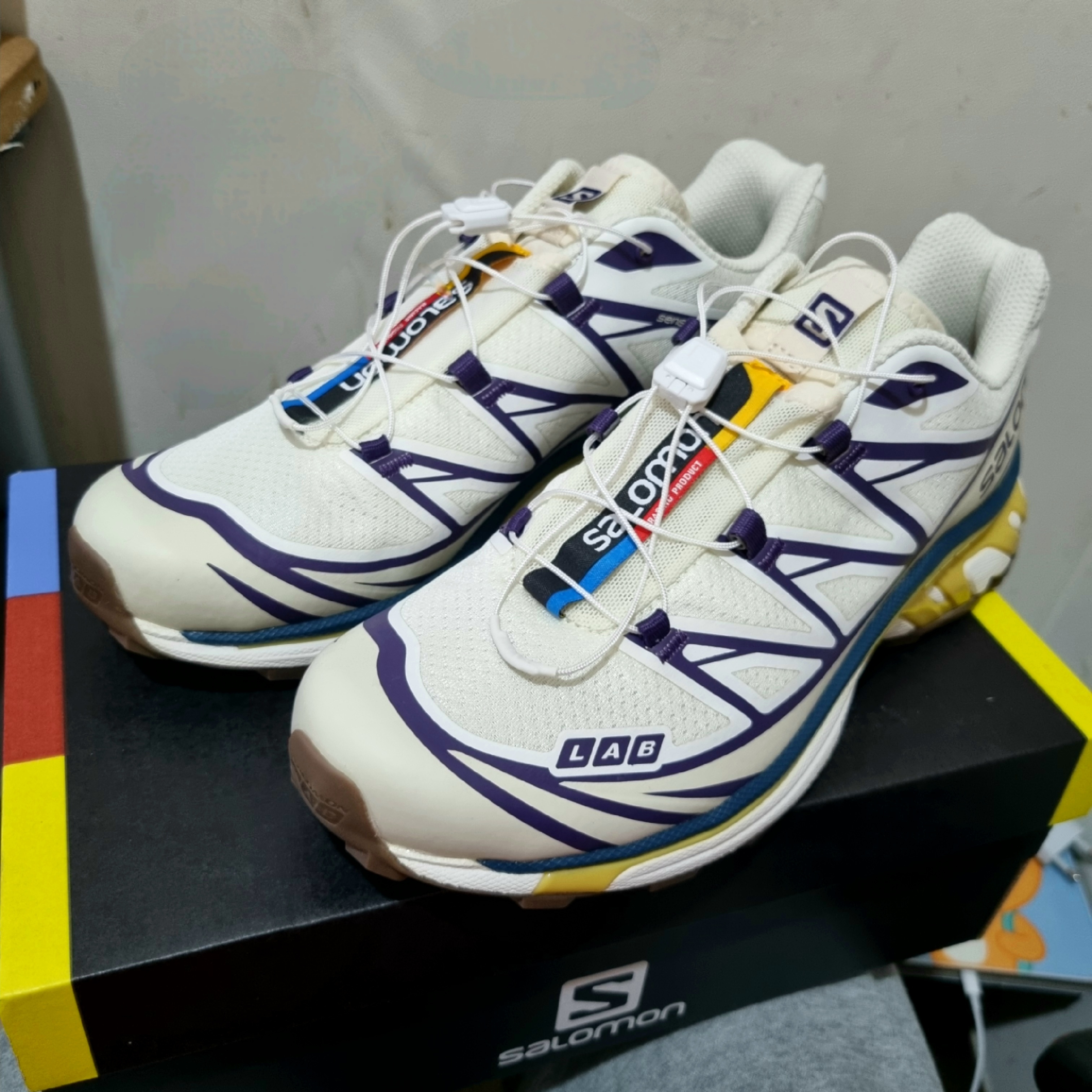 Salomon XT-6 Vanilla Ice Grape 착용 스타일 - 1