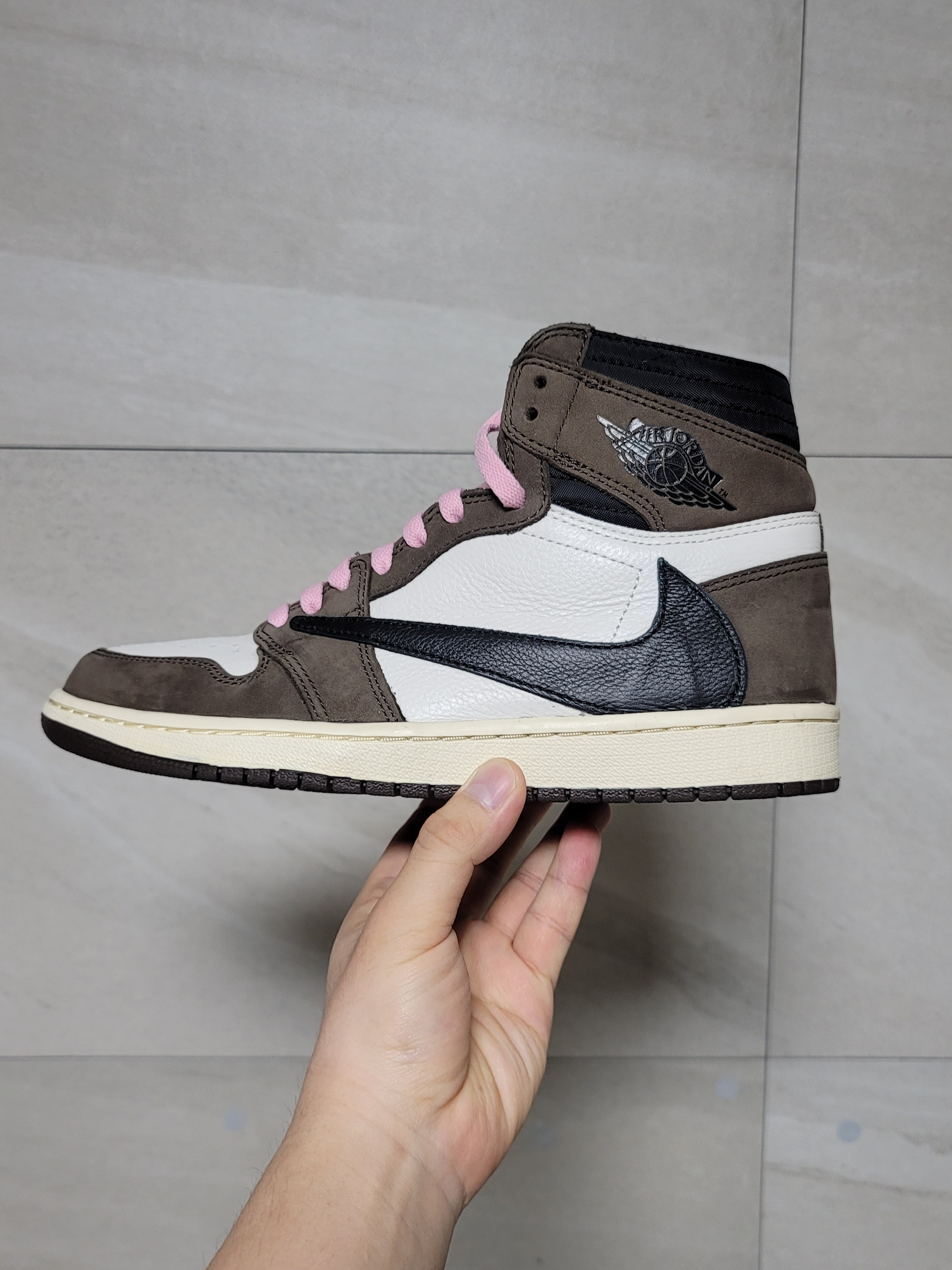 Jordan 1 x Travis Scott Retro High OG SP Mocha 착용 스타일