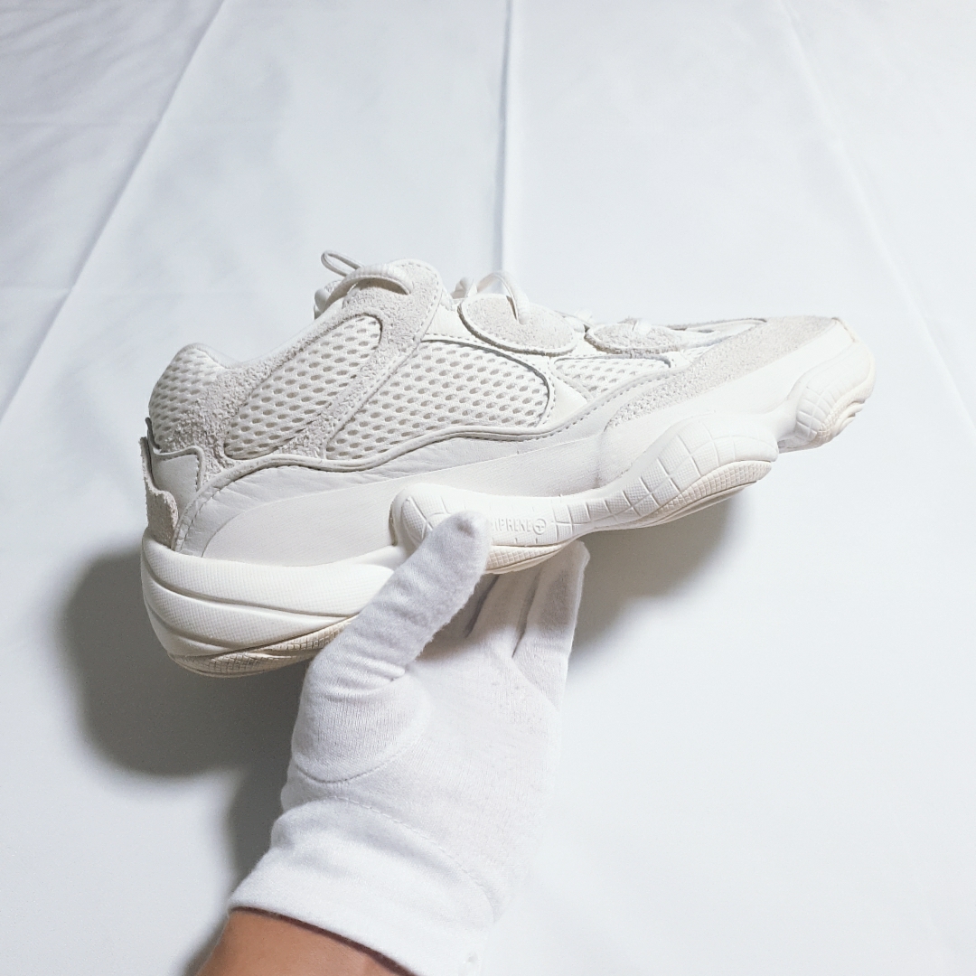 Adidas Yeezy 500 Bone White 착용 스타일 - 1