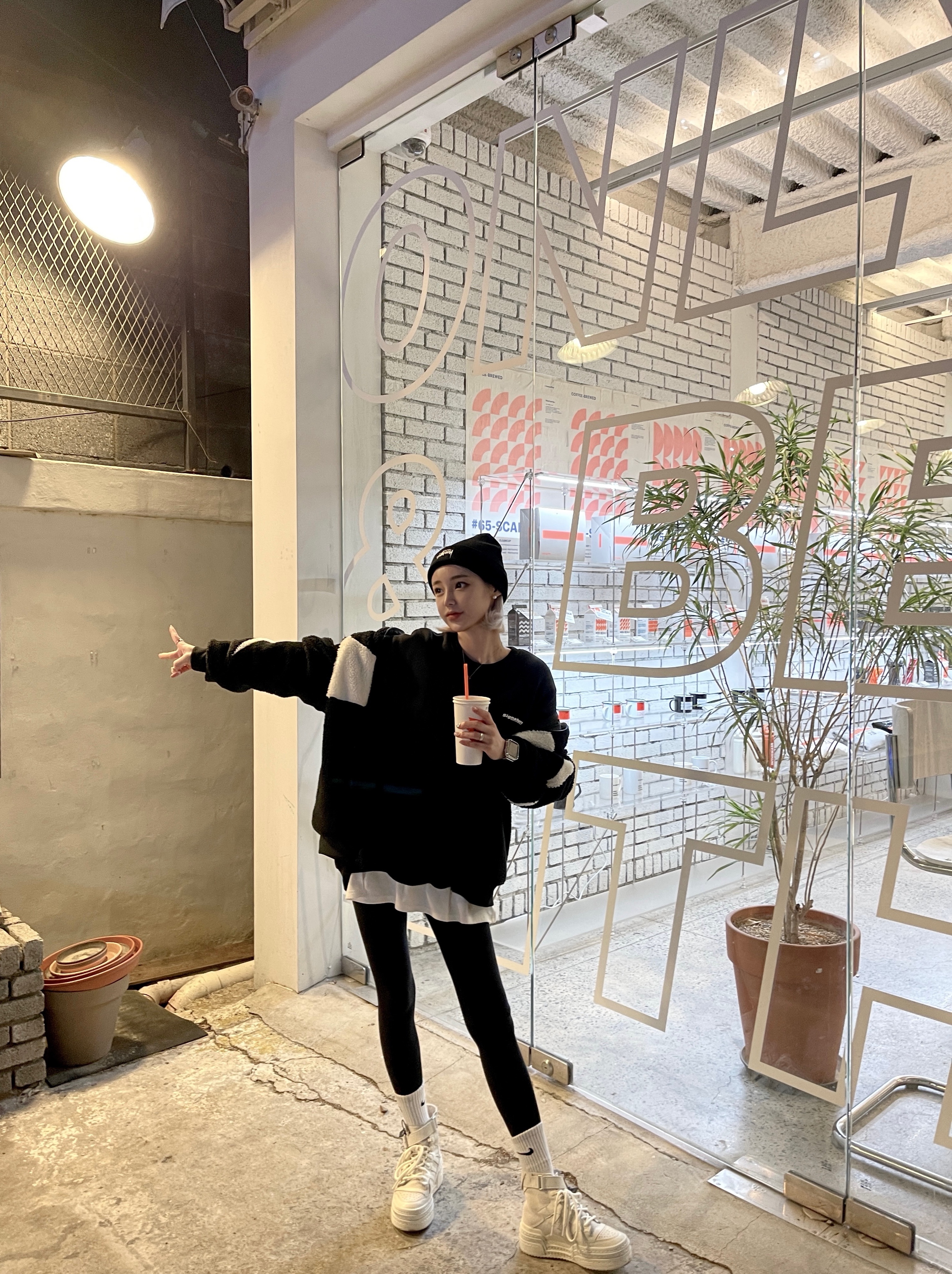 (W) Adidas Triple Platforum Hi Off White, Nike Big Swoosh Full Zip Jacket Black Sail 착용 스타일