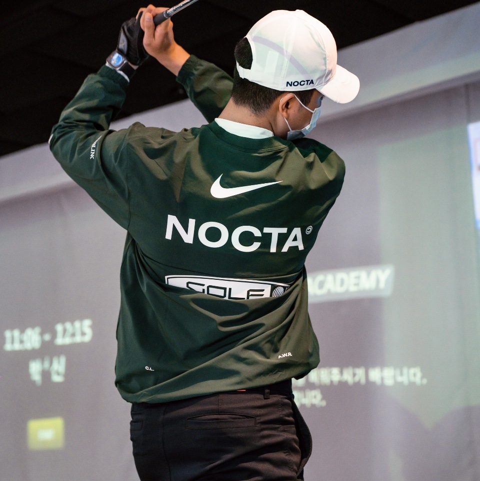 Nike x Drake Nocta Golf Crewneck Top Green - US/EU, Nike x Drake Nocta Cardinal Stock Essential Cap White 착용 스타일