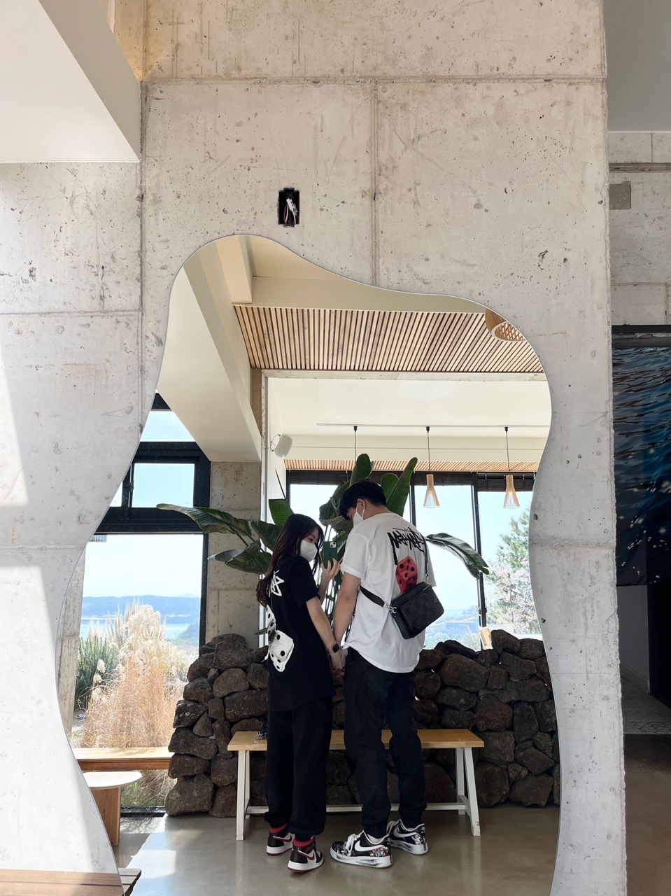 Nike x Peaceminusone Air Force 1 Low Para-Noise, (GS) Jordan 1 Mid Gym Red Black White 착용 스타일 - 1