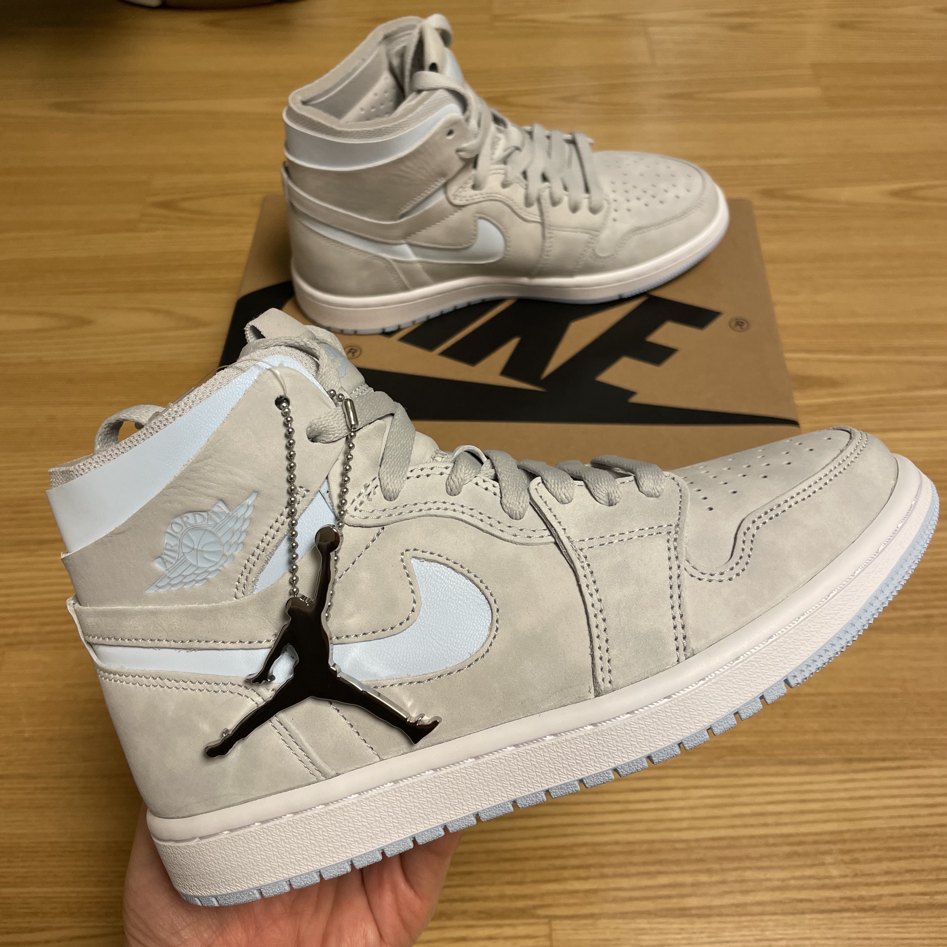 (W) Jordan 1 Zoom Air CMFT Grey Fog and Celestine Blue 착용 스타일 - 3